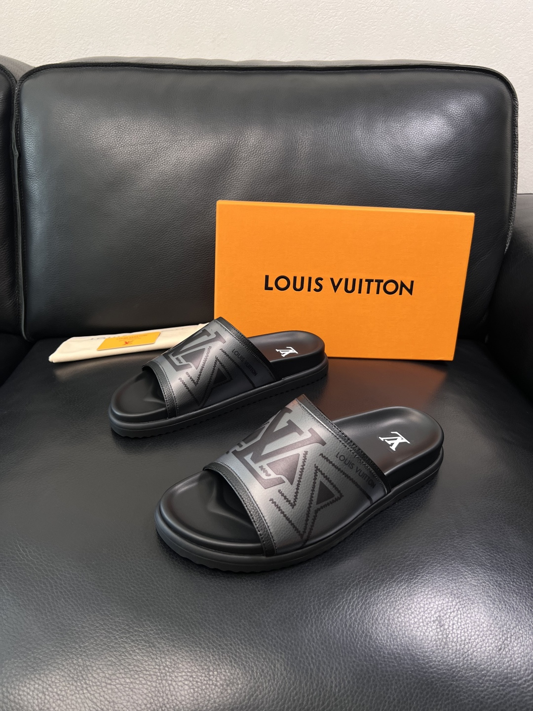 Lv  高品质  顶级工艺品  路易威登，拖鞋  专柜同步原厂配置，鞋面意大利进口，高品质拼接缤纷色彩复