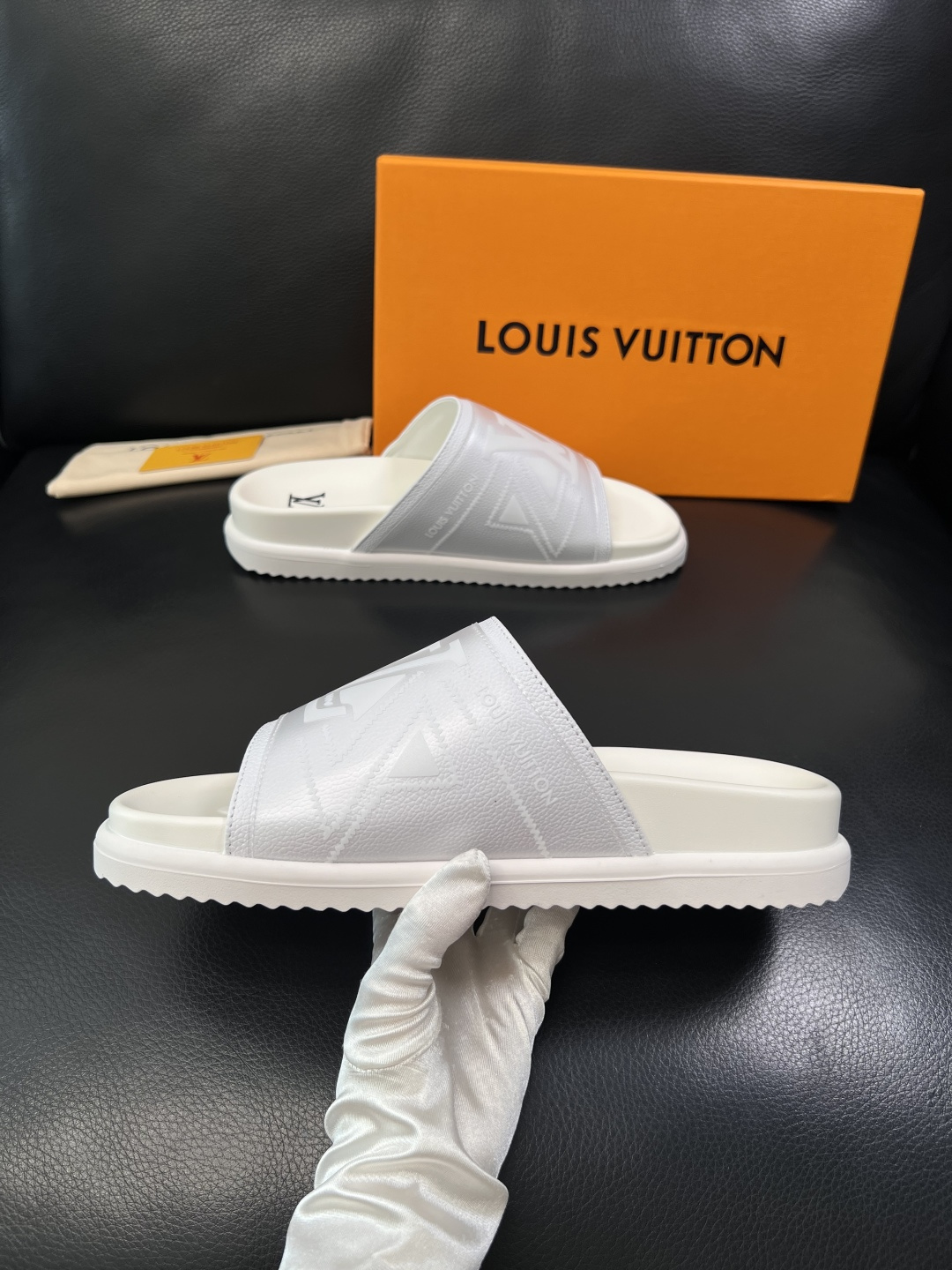 Lv  高品质  顶级工艺品  路易威登，拖鞋  专柜同步原厂配置，鞋面意大利进口，高品质拼接缤纷色彩复