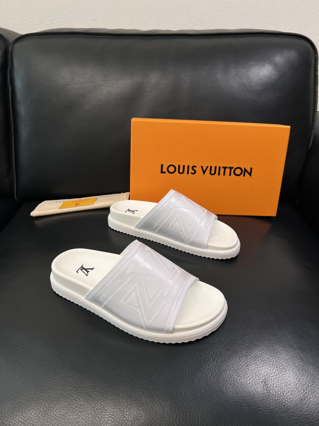 Lv  高品质  顶级工艺品  路易威登，拖鞋  专柜同步原厂配置，鞋面意大利进口，高品质拼接缤纷色彩复
