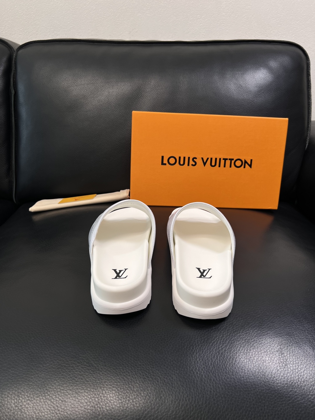 Lv  高品质  顶级工艺品  路易威登，拖鞋  专柜同步原厂配置，鞋面意大利进口，高品质拼接缤纷色彩复