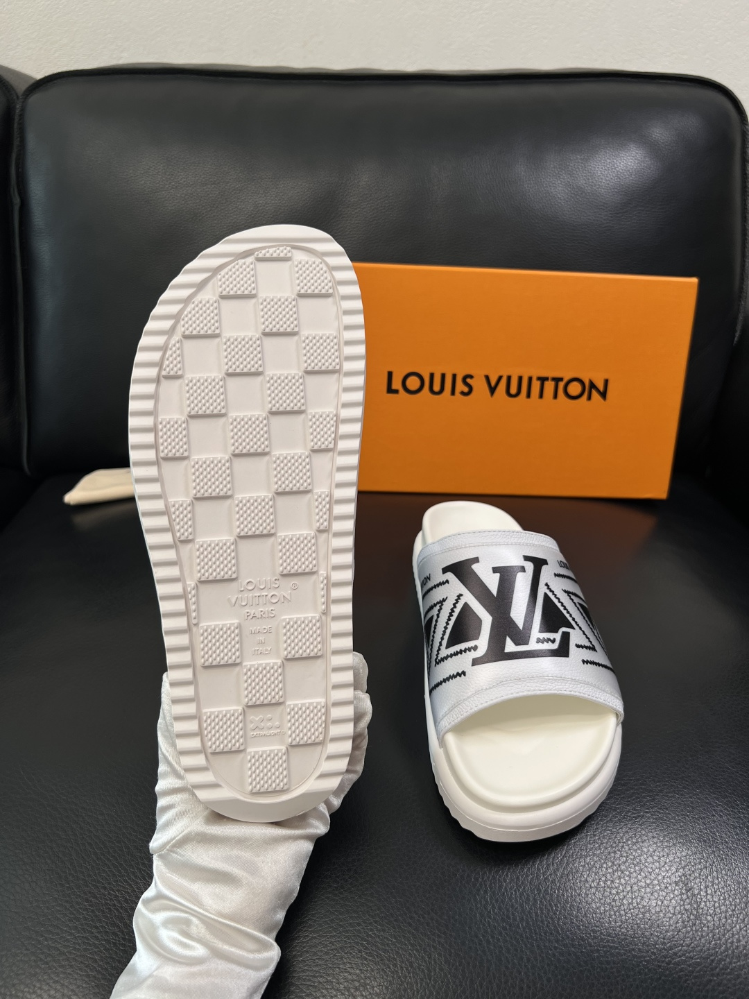 Lv  高品质  顶级工艺品  路易威登，拖鞋  专柜同步原厂配置，鞋面意大利进口，高品质拼接缤纷色彩复