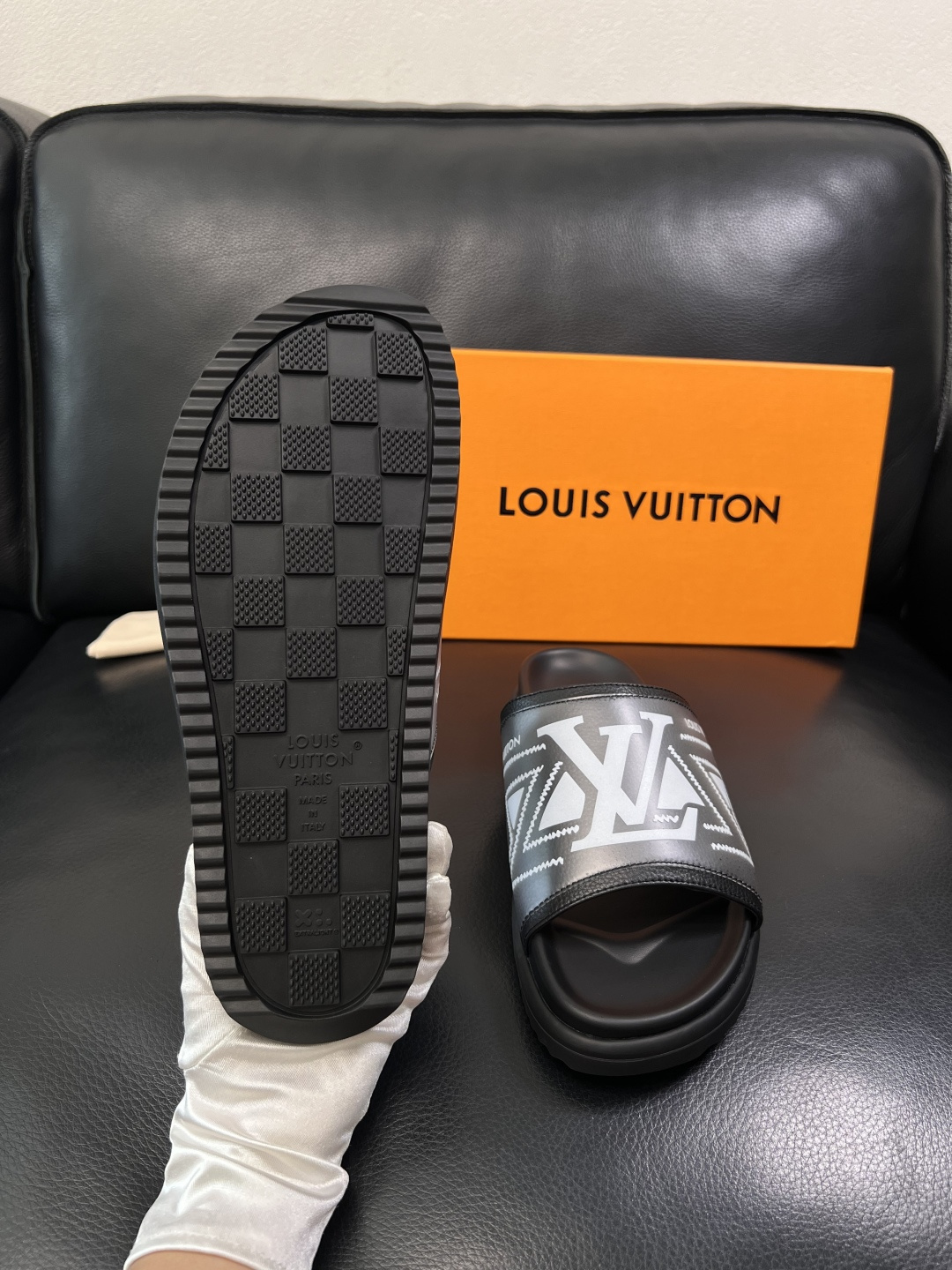 Lv  高品质  顶级工艺品  路易威登，拖鞋  专柜同步原厂配置，鞋面意大利进口，高品质拼接缤纷色彩复