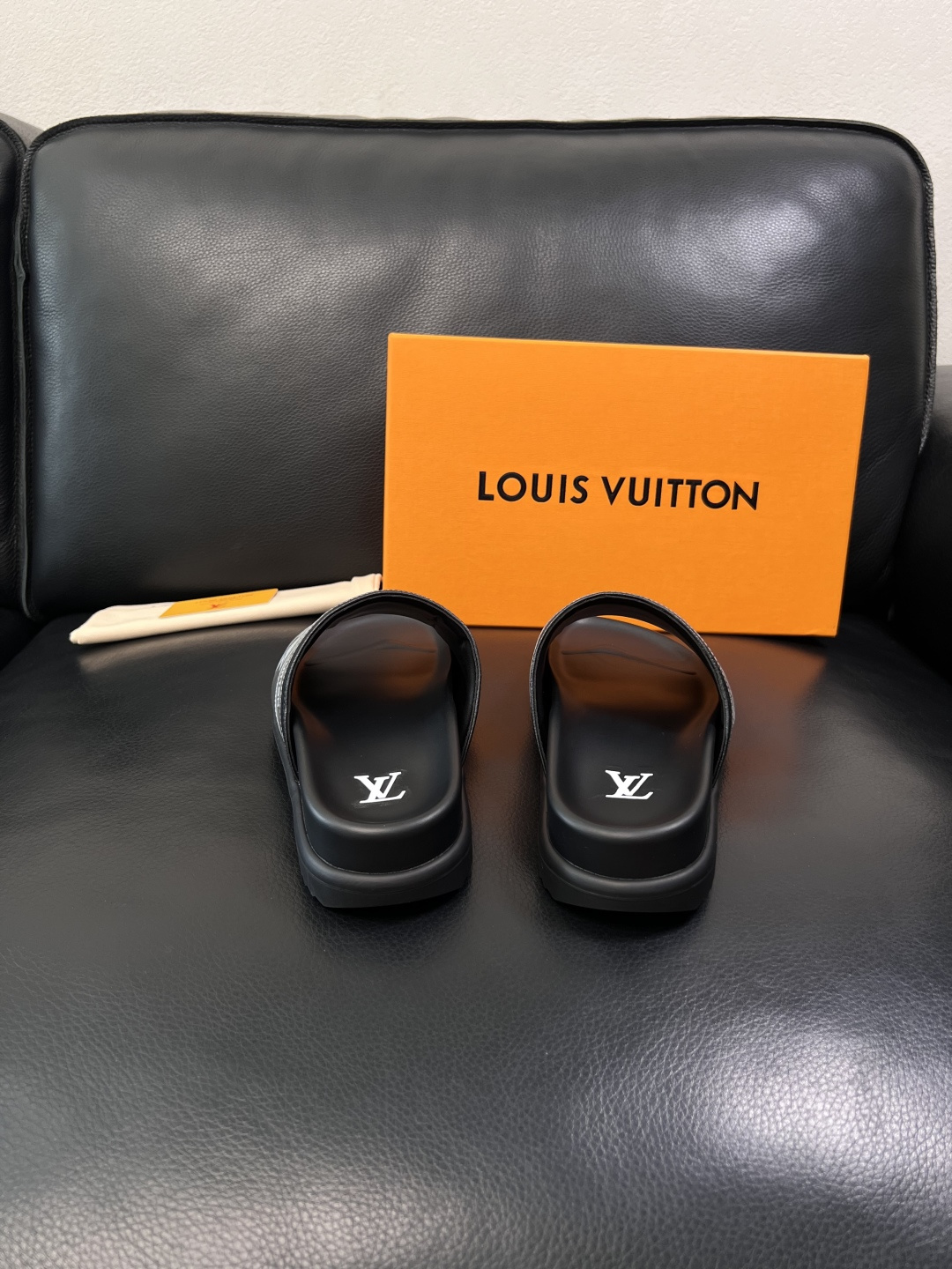 Lv  高品质  顶级工艺品  路易威登，拖鞋  专柜同步原厂配置，鞋面意大利进口，高品质拼接缤纷色彩复