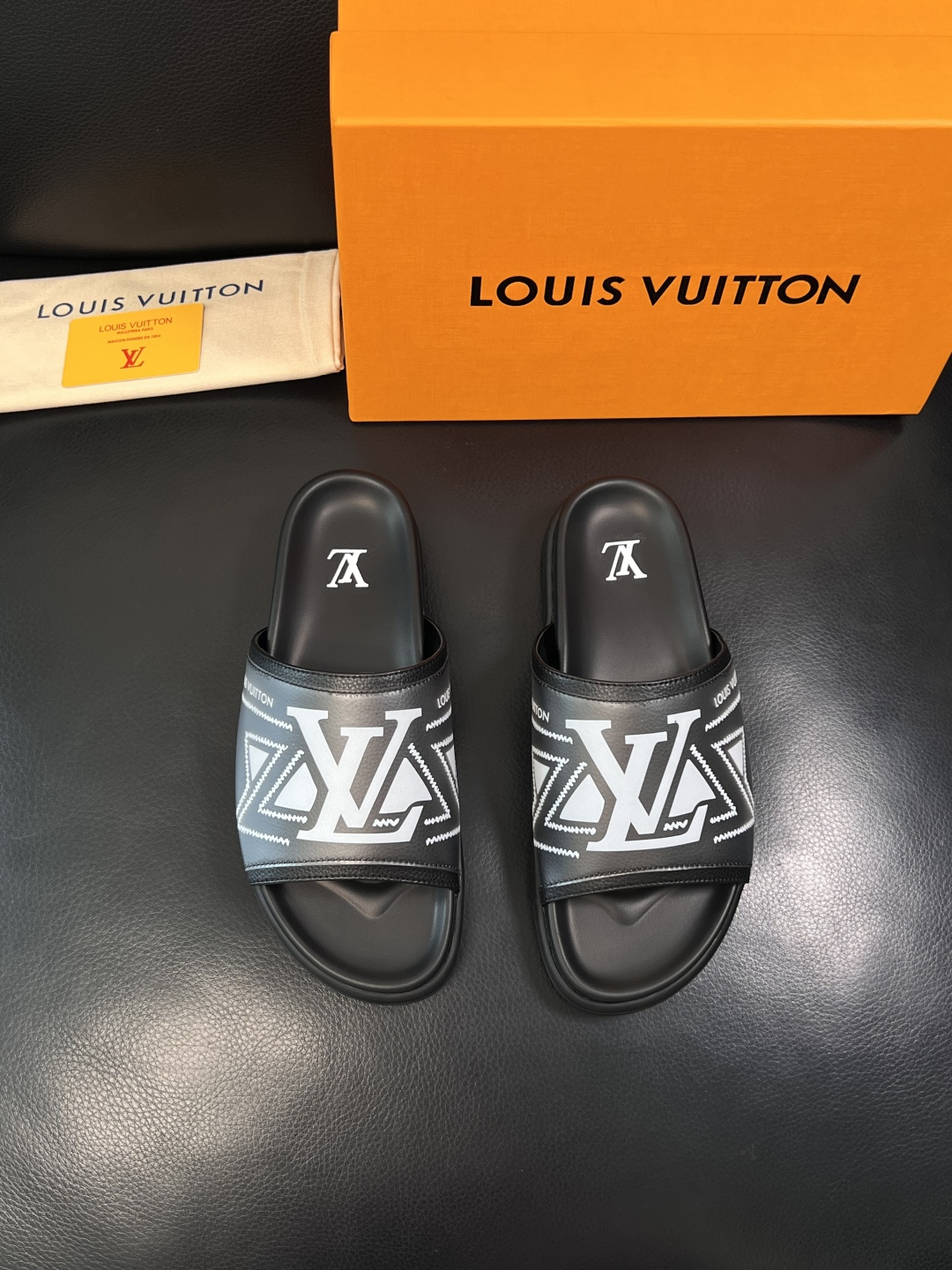 Lv  高品质  顶级工艺品  路易威登，拖鞋  专柜同步原厂配置，鞋面意大利进口，高品质拼接缤纷色彩复