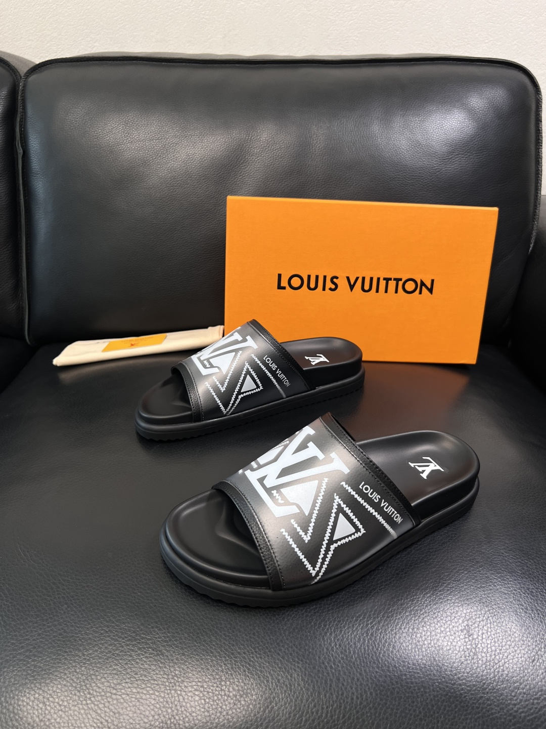 Lv  高品质  顶级工艺品  路易威登，拖鞋  专柜同步原厂配置，鞋面意大利进口，高品质拼接缤纷色彩复