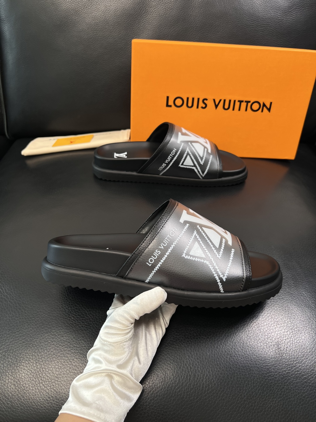Lv  高品质  顶级工艺品  路易威登，拖鞋  专柜同步原厂配置，鞋面意大利进口，高品质拼接缤纷色彩复