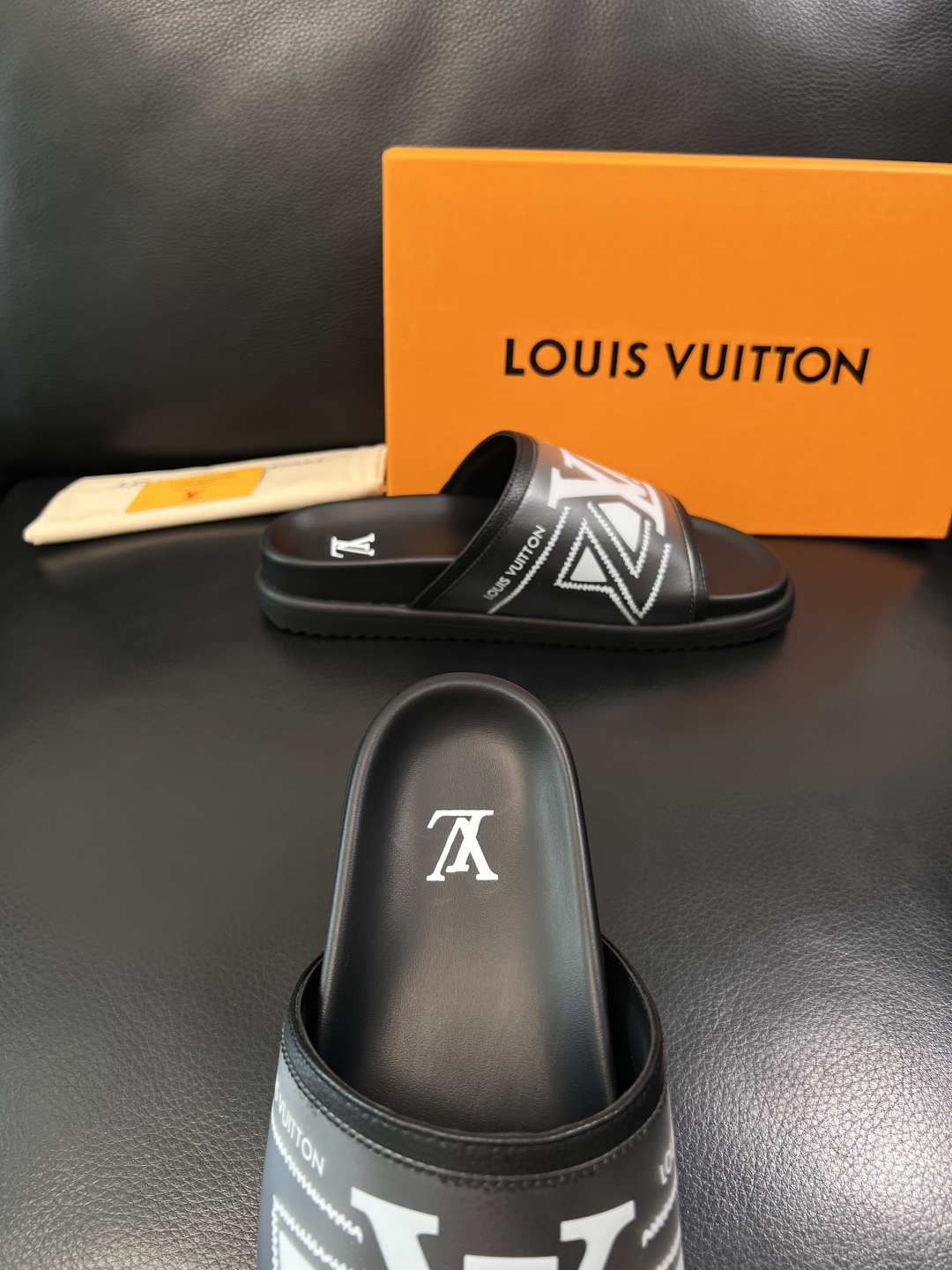 Lv  高品质  顶级工艺品  路易威登，拖鞋  专柜同步原厂配置，鞋面意大利进口，高品质拼接缤纷色彩复