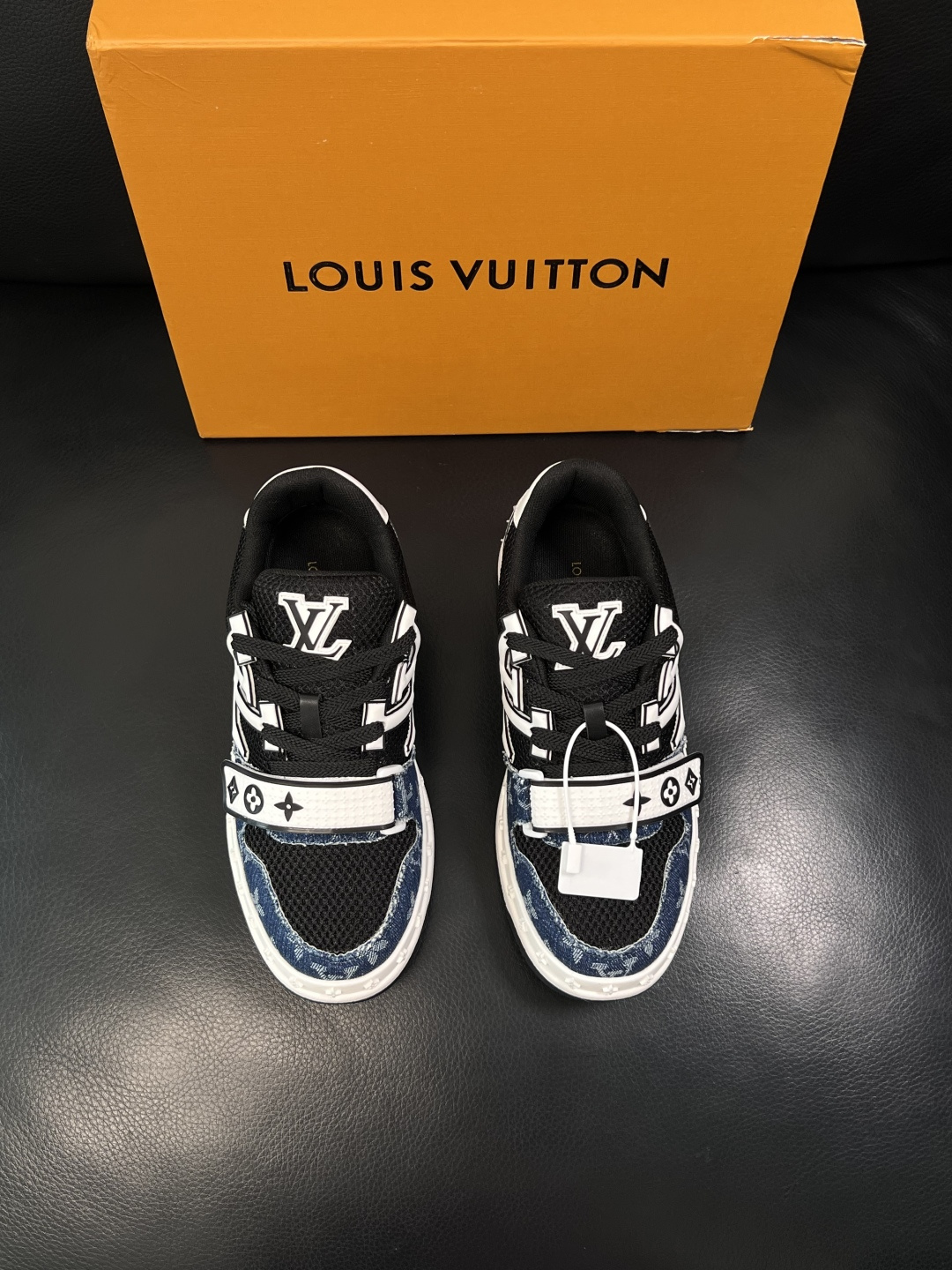 Lv  高品质  顶级工艺品  路易威登，专柜同步原厂配置，鞋面意大利进口，高品质拼接缤纷色彩复杂工艺品