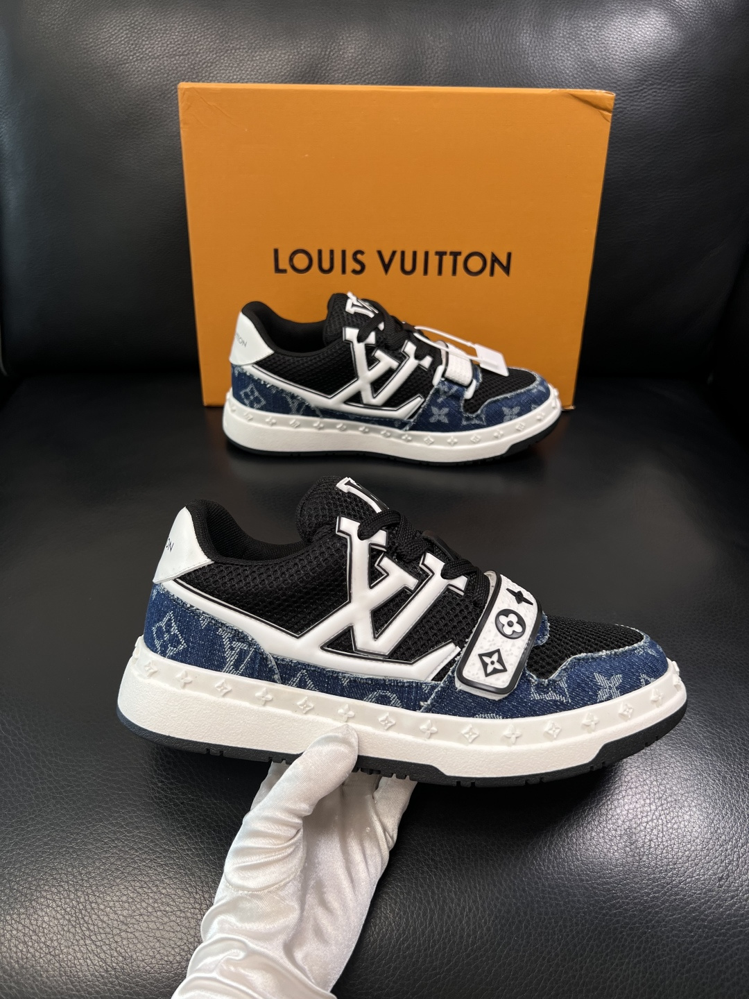 Lv  高品质  顶级工艺品  路易威登，专柜同步原厂配置，鞋面意大利进口，高品质拼接缤纷色彩复杂工艺品