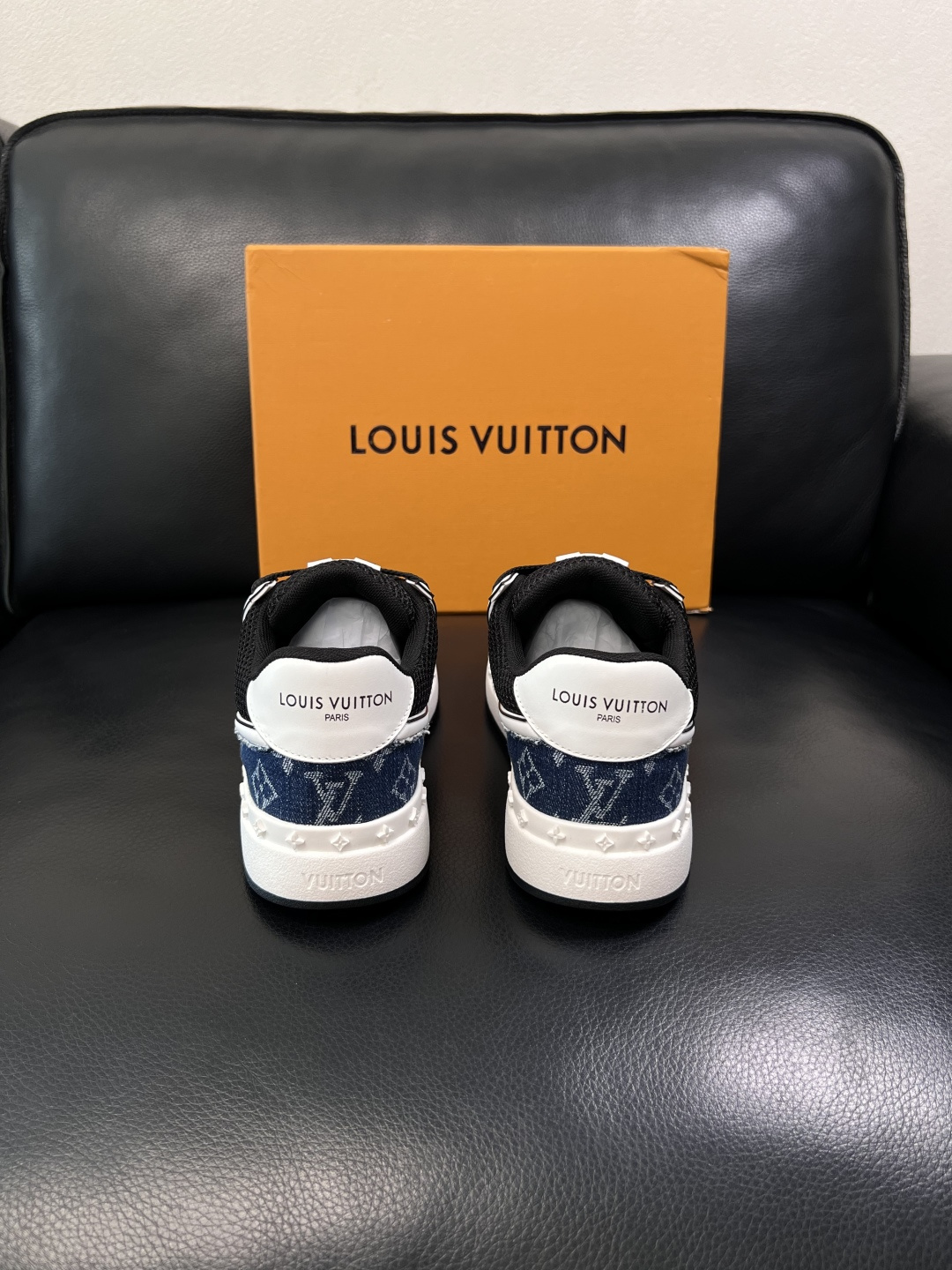 Lv  高品质  顶级工艺品  路易威登，专柜同步原厂配置，鞋面意大利进口，高品质拼接缤纷色彩复杂工艺品