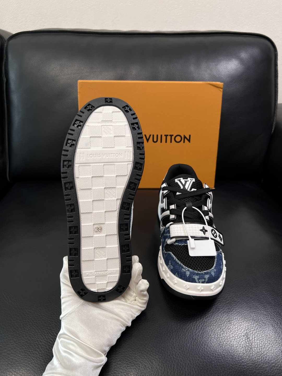 Lv  高品质  顶级工艺品  路易威登，专柜同步原厂配置，鞋面意大利进口，高品质拼接缤纷色彩复杂工艺品