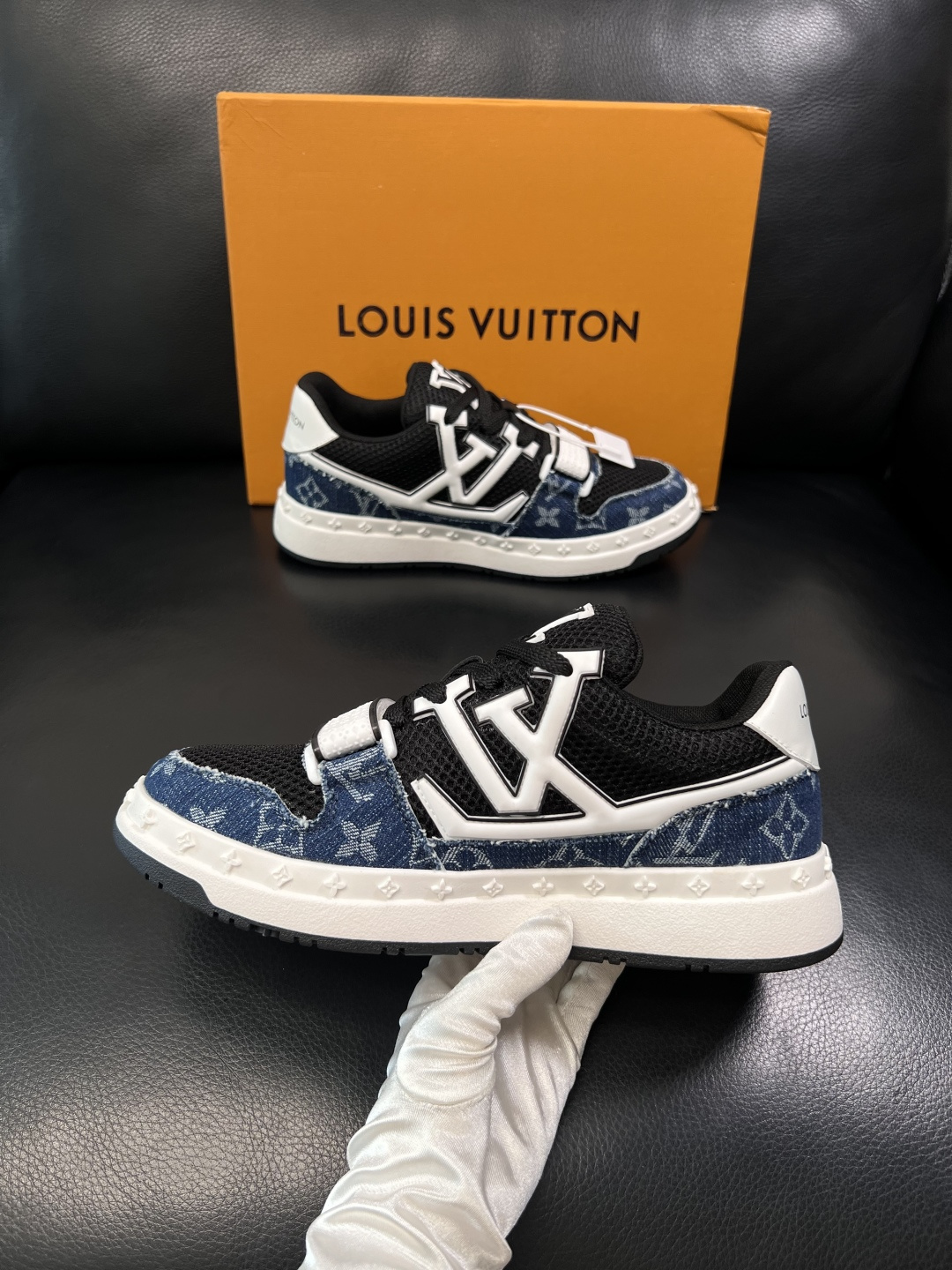 Lv  高品质  顶级工艺品  路易威登，专柜同步原厂配置，鞋面意大利进口，高品质拼接缤纷色彩复杂工艺品