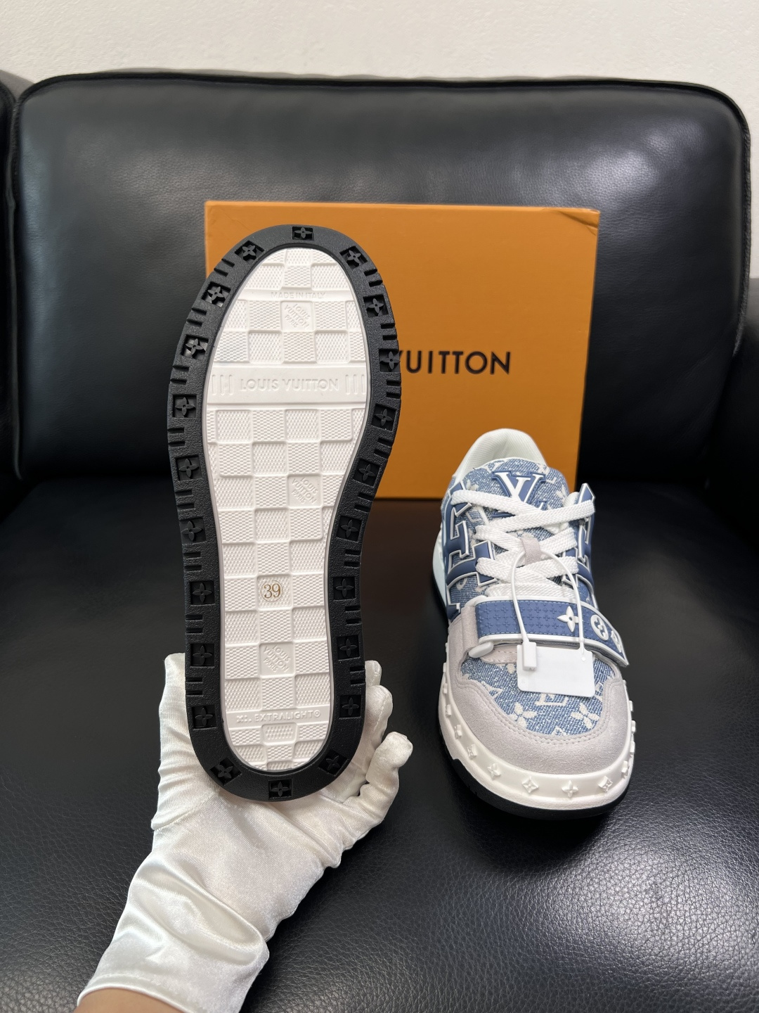 Lv  高品质  顶级工艺品  路易威登，专柜同步原厂配置，鞋面意大利进口，高品质拼接缤纷色彩复杂工艺品