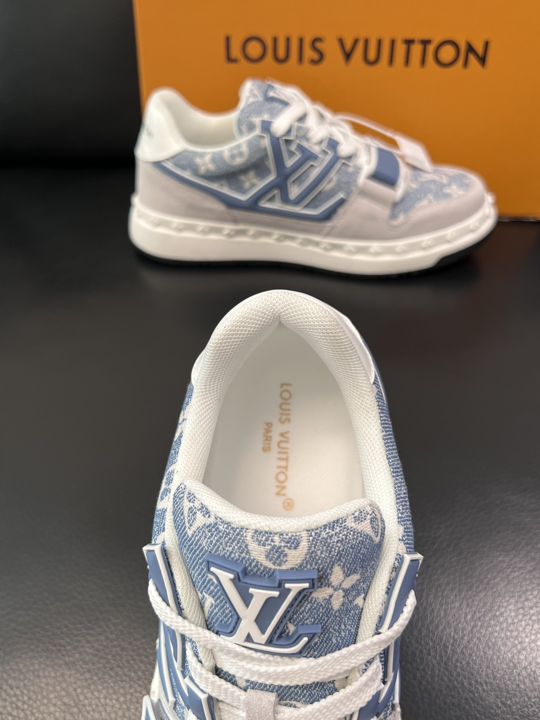 Lv  高品质  顶级工艺品  路易威登，专柜同步原厂配置，鞋面意大利进口，高品质拼接缤纷色彩复杂工艺品