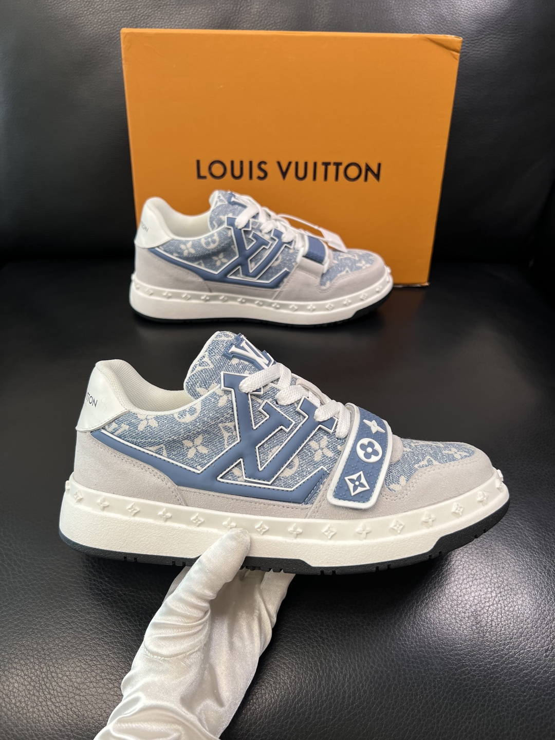 Lv  高品质  顶级工艺品  路易威登，专柜同步原厂配置，鞋面意大利进口，高品质拼接缤纷色彩复杂工艺品