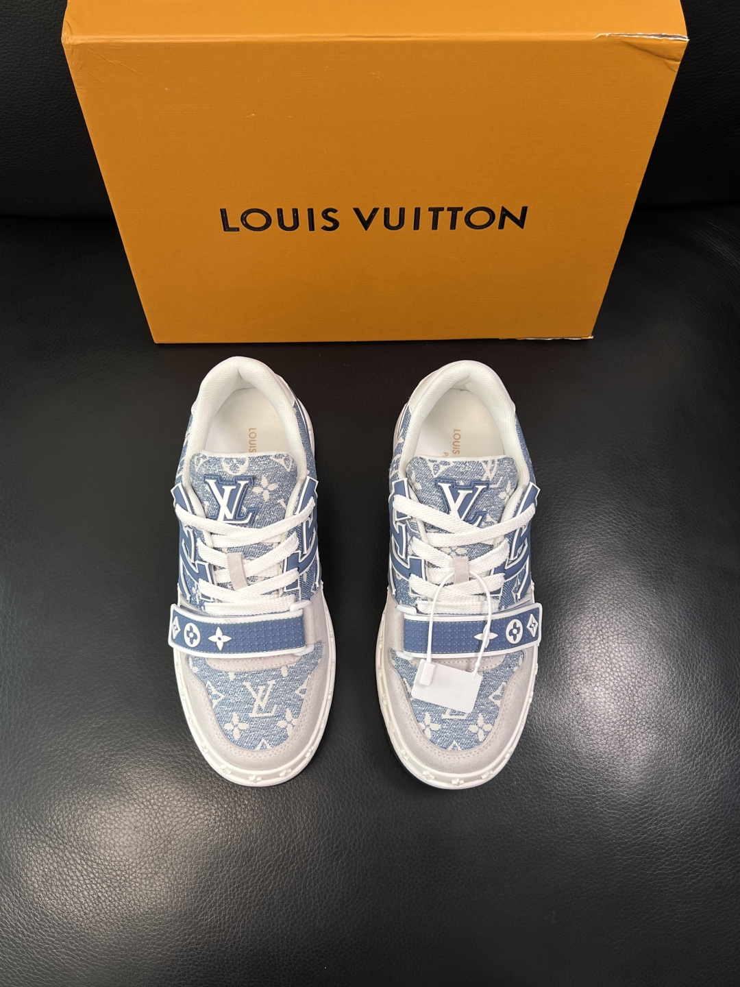 Lv  高品质  顶级工艺品  路易威登，专柜同步原厂配置，鞋面意大利进口，高品质拼接缤纷色彩复杂工艺品