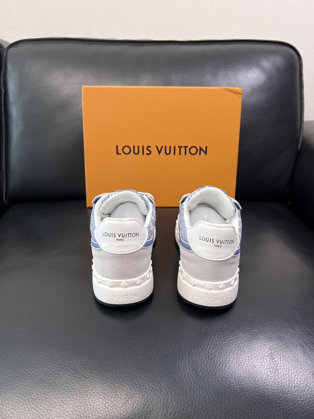 Lv  高品质  顶级工艺品  路易威登，专柜同步原厂配置，鞋面意大利进口，高品质拼接缤纷色彩复杂工艺品