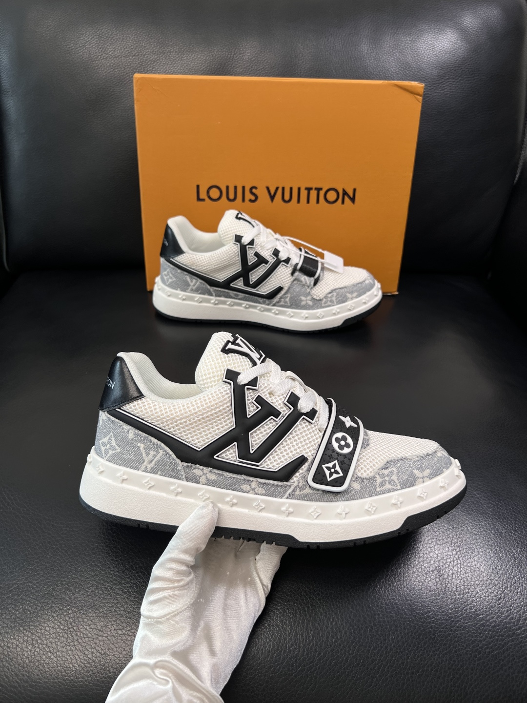 Lv  高品质  顶级工艺品  路易威登，专柜同步原厂配置，鞋面意大利进口，高品质拼接缤纷色彩复杂工艺品