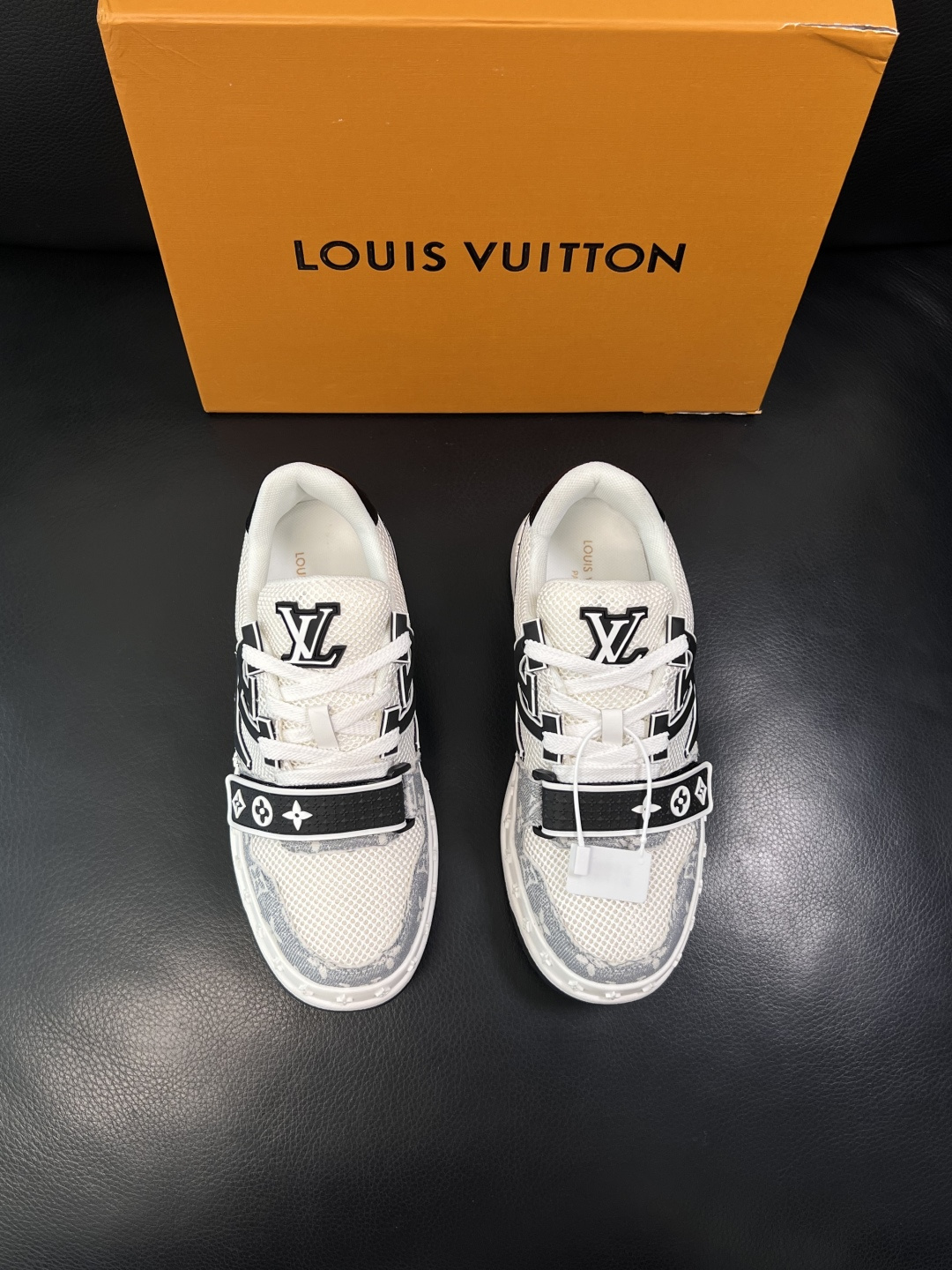 Lv  高品质  顶级工艺品  路易威登，专柜同步原厂配置，鞋面意大利进口，高品质拼接缤纷色彩复杂工艺品