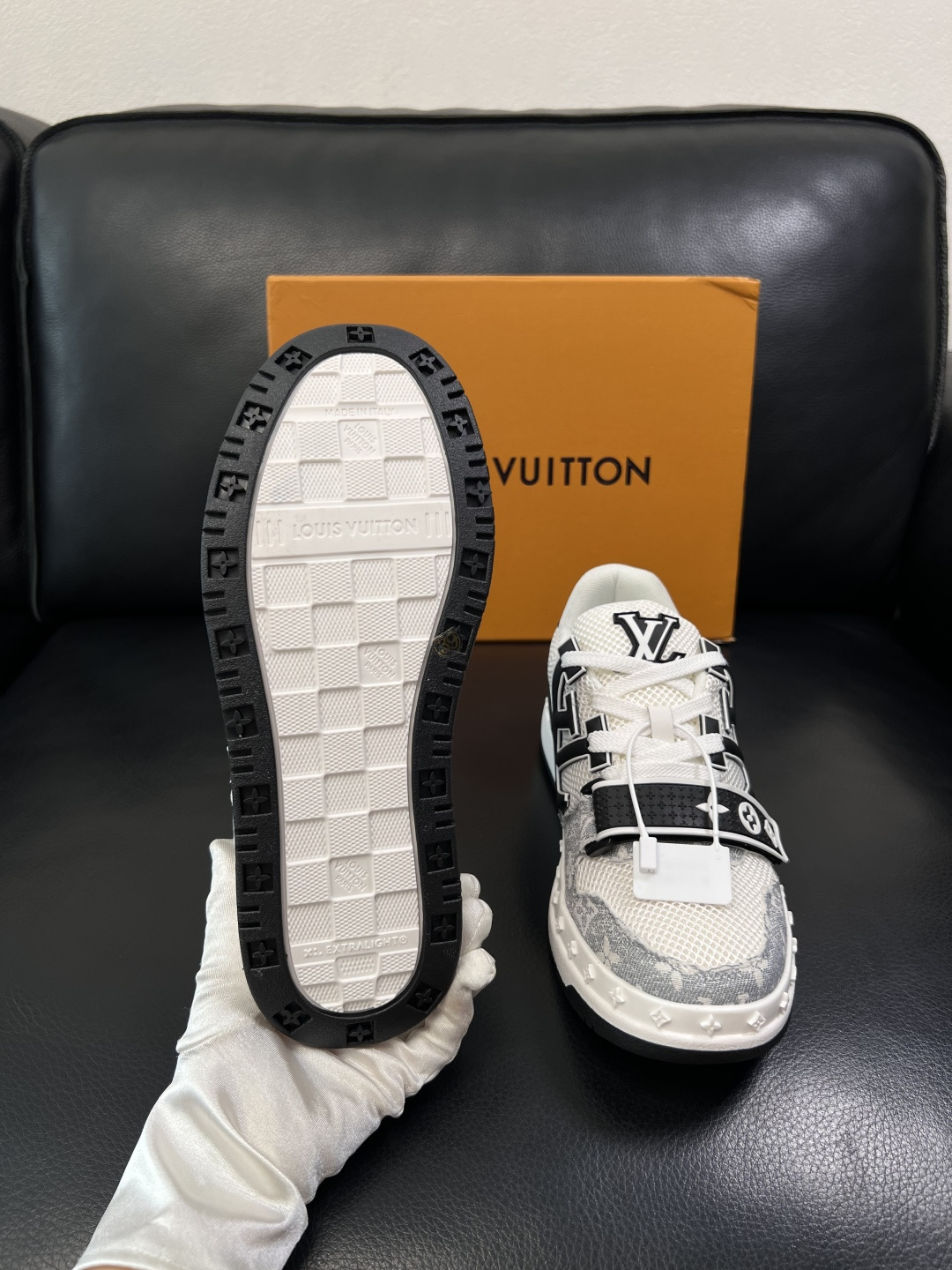 Lv  高品质  顶级工艺品  路易威登，专柜同步原厂配置，鞋面意大利进口，高品质拼接缤纷色彩复杂工艺品