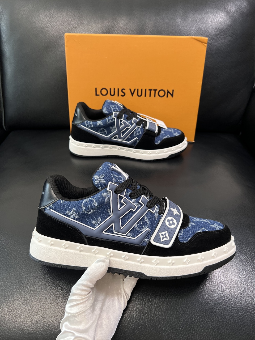 Lv  高品质  顶级工艺品  路易威登，专柜同步原厂配置，鞋面意大利进口，高品质拼接缤纷色彩复杂工艺品