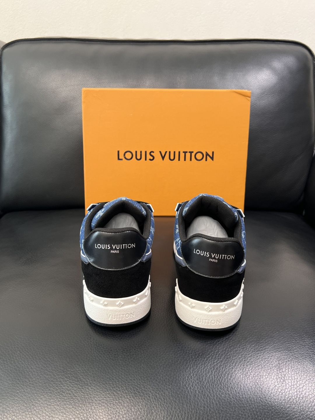 Lv  高品质  顶级工艺品  路易威登，专柜同步原厂配置，鞋面意大利进口，高品质拼接缤纷色彩复杂工艺品