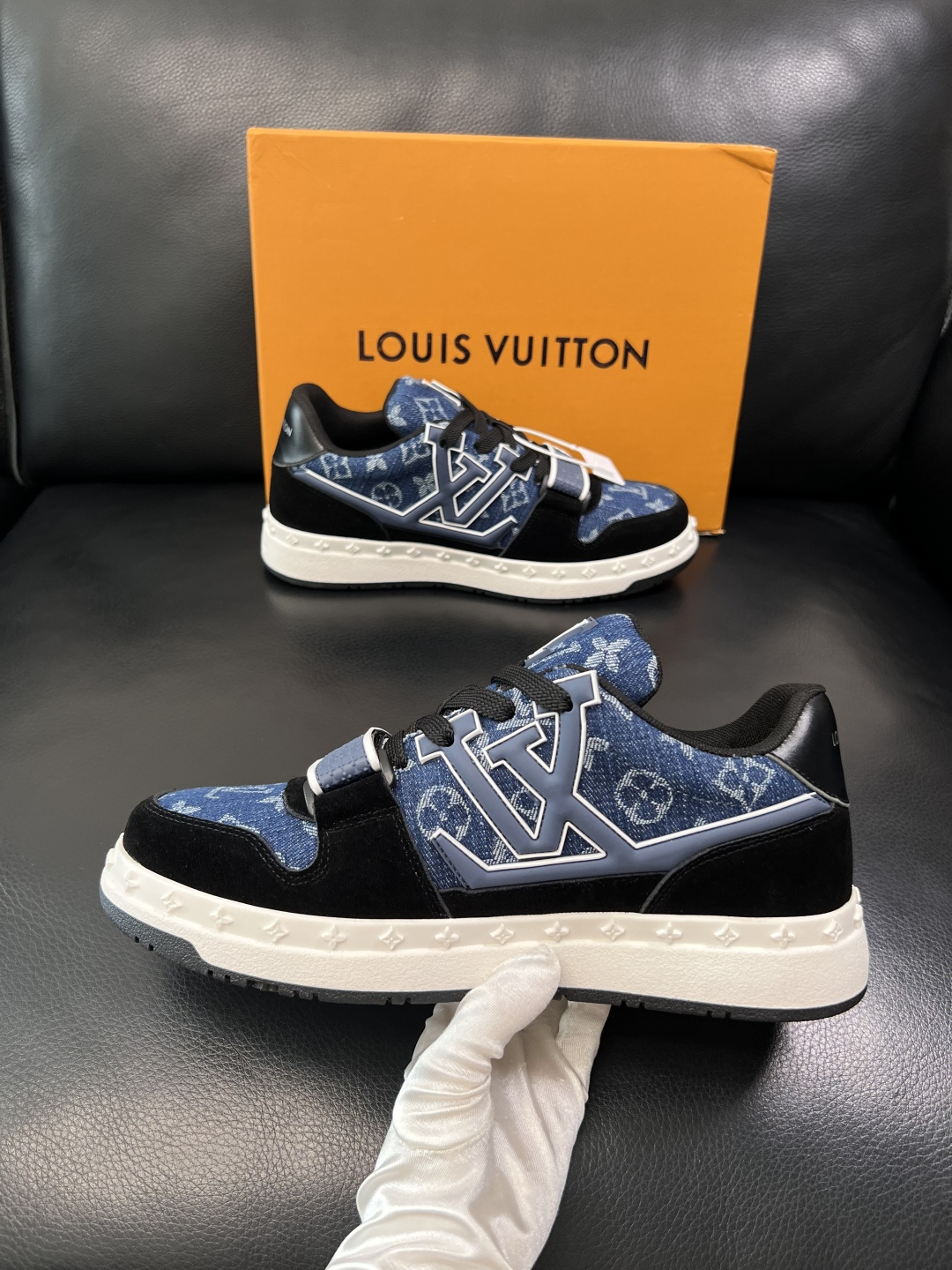Lv  高品质  顶级工艺品  路易威登，专柜同步原厂配置，鞋面意大利进口，高品质拼接缤纷色彩复杂工艺品