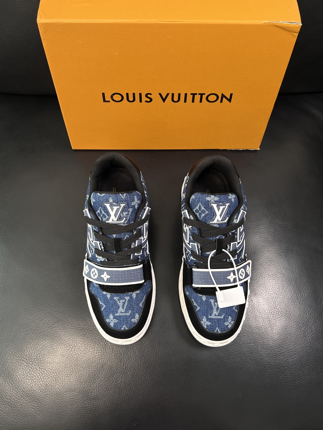 Lv  高品质  顶级工艺品  路易威登，专柜同步原厂配置，鞋面意大利进口，高品质拼接缤纷色彩复杂工艺品