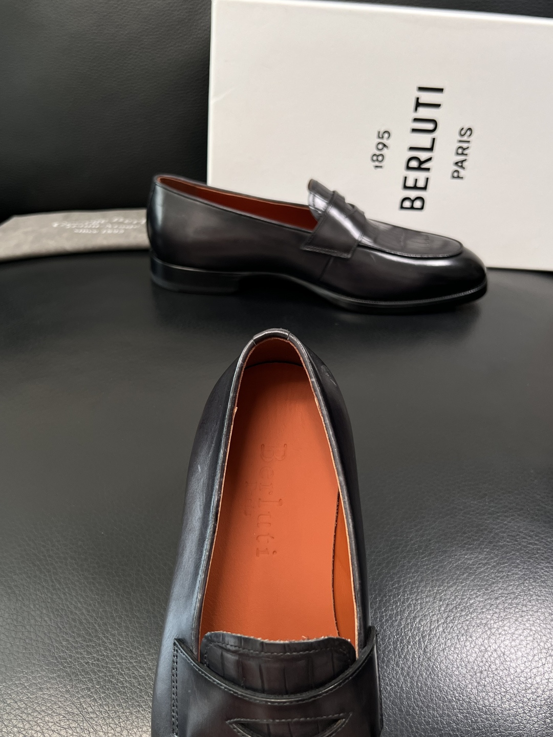 Berluti  高品质  顶级工艺品  布鲁提 专柜同步发售原厂配置，意大利进口牛皮面料，全进口水染牛