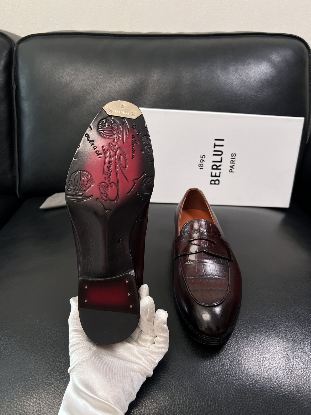 Berluti  高品质  顶级工艺品  布鲁提 专柜同步发售原厂配置，意大利进口牛皮面料，全进口水染牛