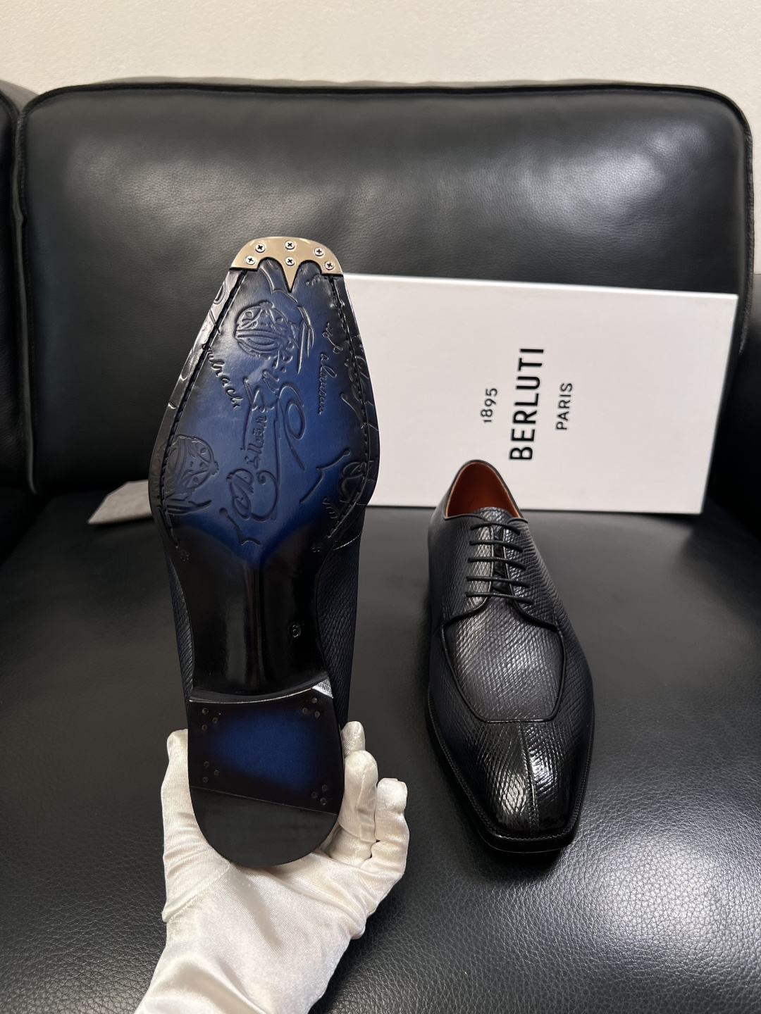 Berluti  高品质  顶级工艺品  布鲁提 专柜同步发售原厂配置，意大利进口牛皮面料，全进口水染牛