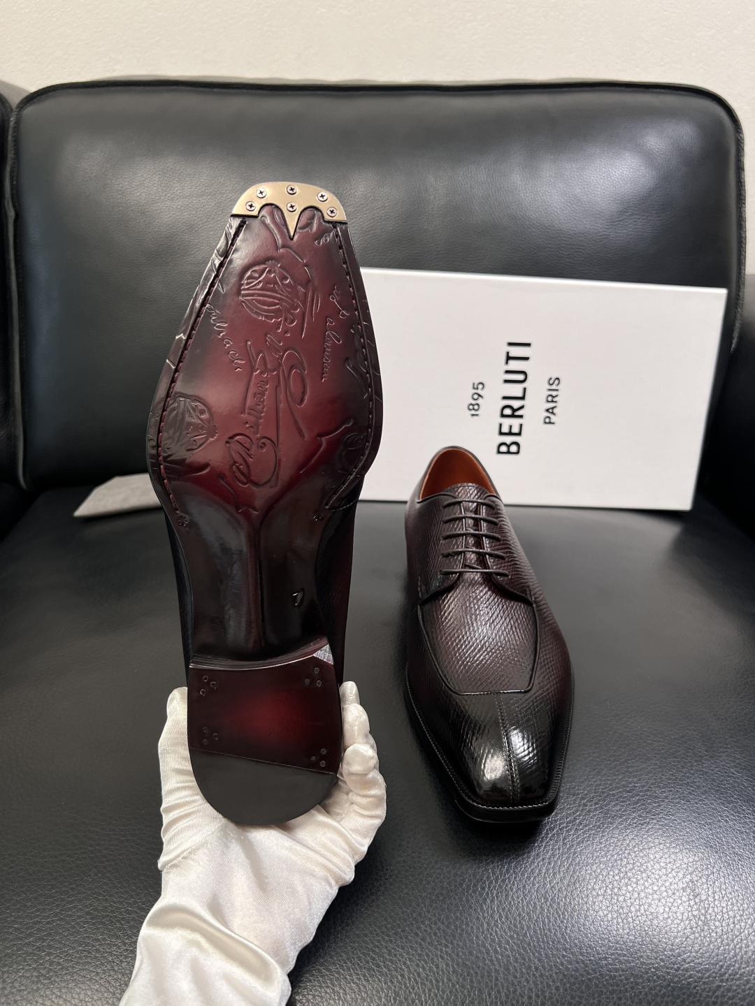 Berluti  高品质  顶级工艺品  布鲁提 专柜同步发售原厂配置，意大利进口牛皮面料，全进口水染牛