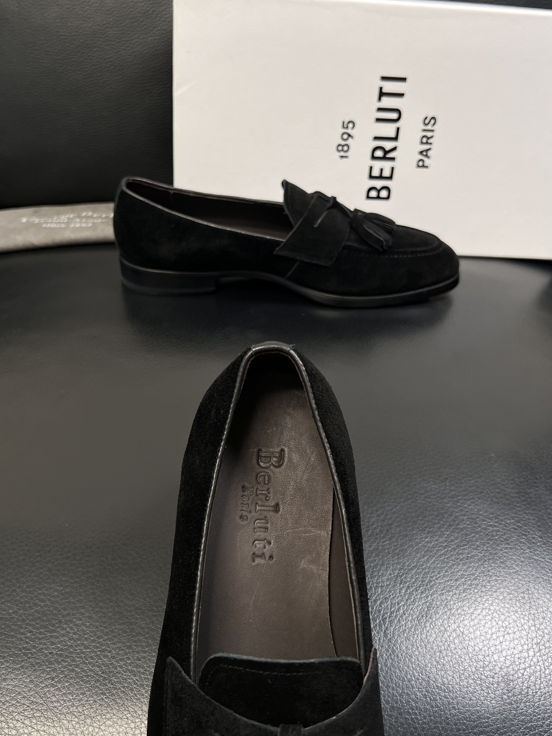 Berluti  高品质  顶级工艺品  布鲁提 专柜同步发售原厂配置，意大利进口牛皮面料，全进口水染牛