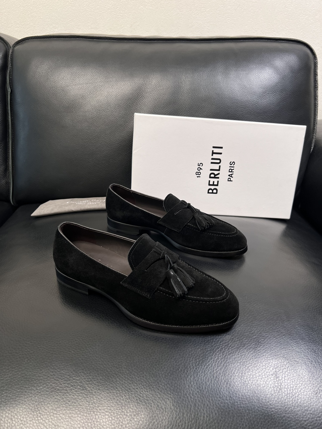 Berluti  高品质  顶级工艺品  布鲁提 专柜同步发售原厂配置，意大利进口牛皮面料，全进口水染牛
