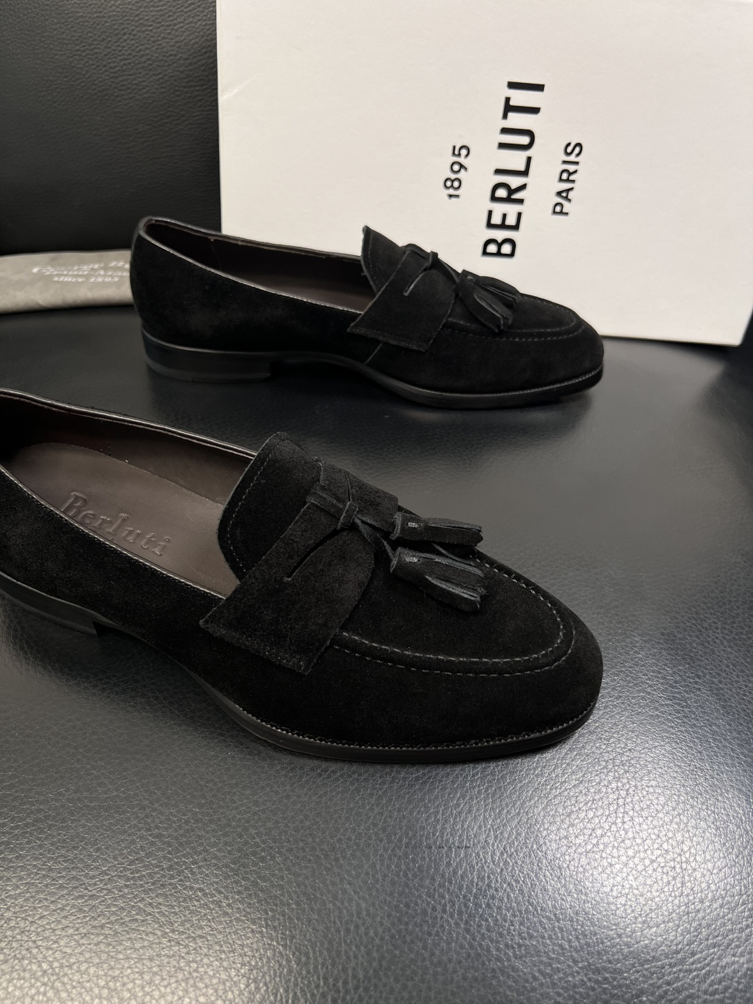 Berluti  高品质  顶级工艺品  布鲁提 专柜同步发售原厂配置，意大利进口牛皮面料，全进口水染牛