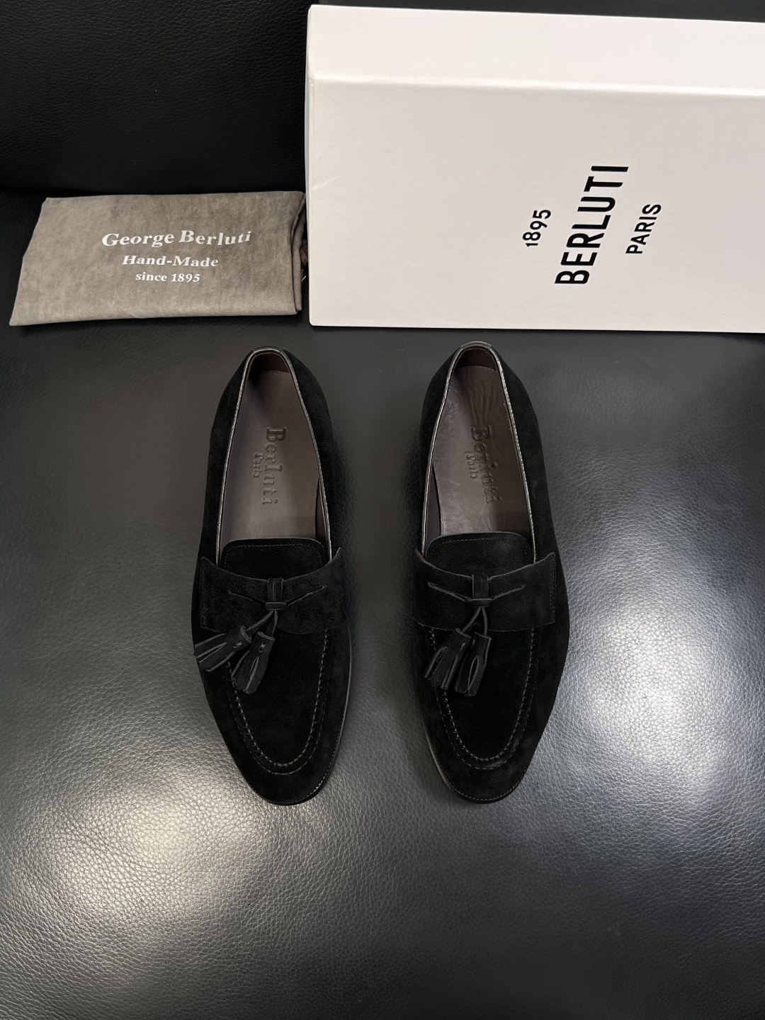 Berluti  高品质  顶级工艺品  布鲁提 专柜同步发售原厂配置，意大利进口牛皮面料，全进口水染牛