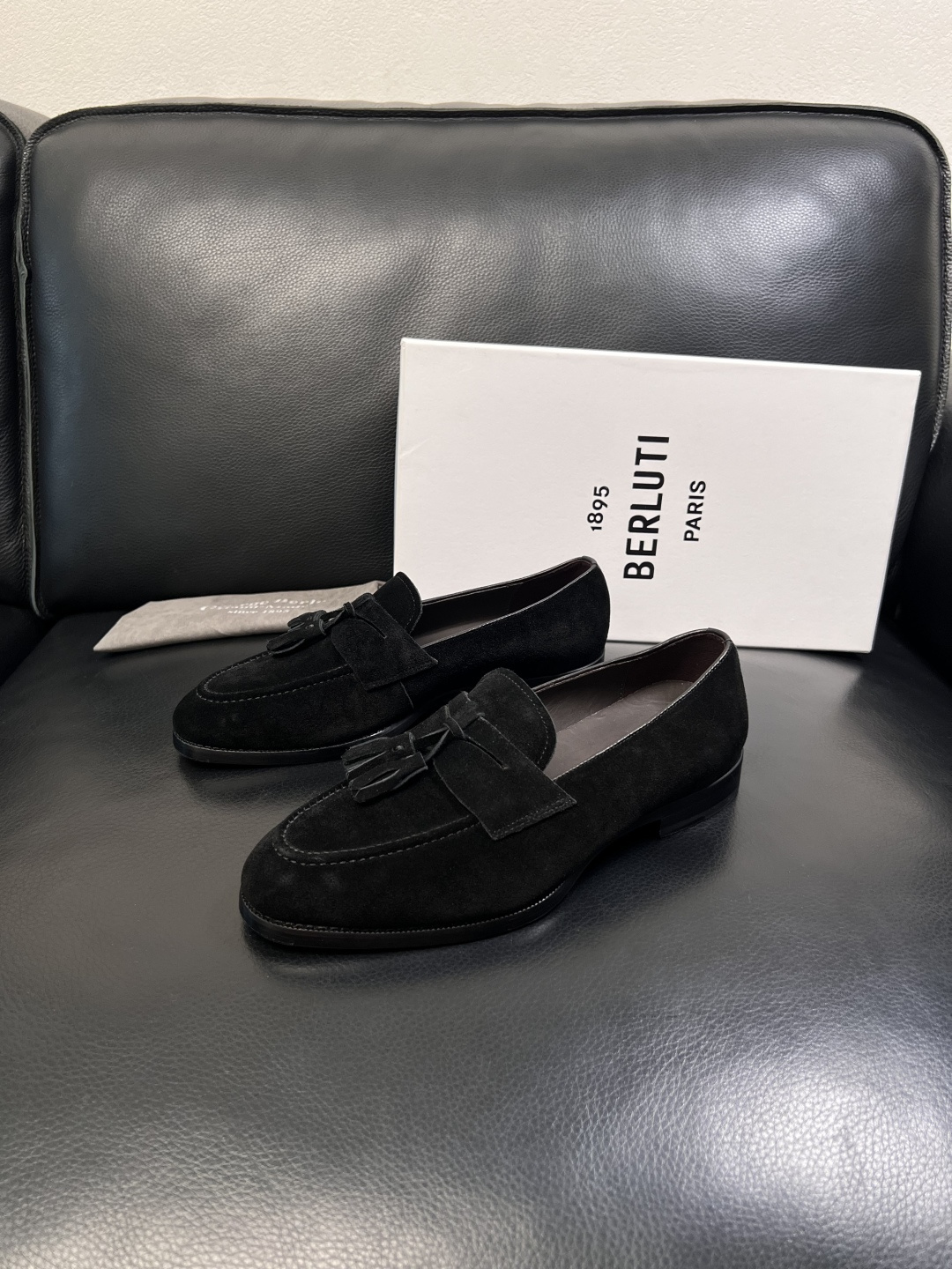 Berluti  高品质  顶级工艺品  布鲁提 专柜同步发售原厂配置，意大利进口牛皮面料，全进口水染牛