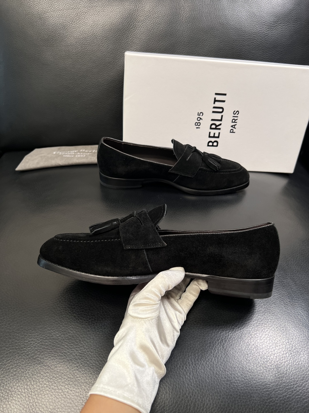 Berluti  高品质  顶级工艺品  布鲁提 专柜同步发售原厂配置，意大利进口牛皮面料，全进口水染牛