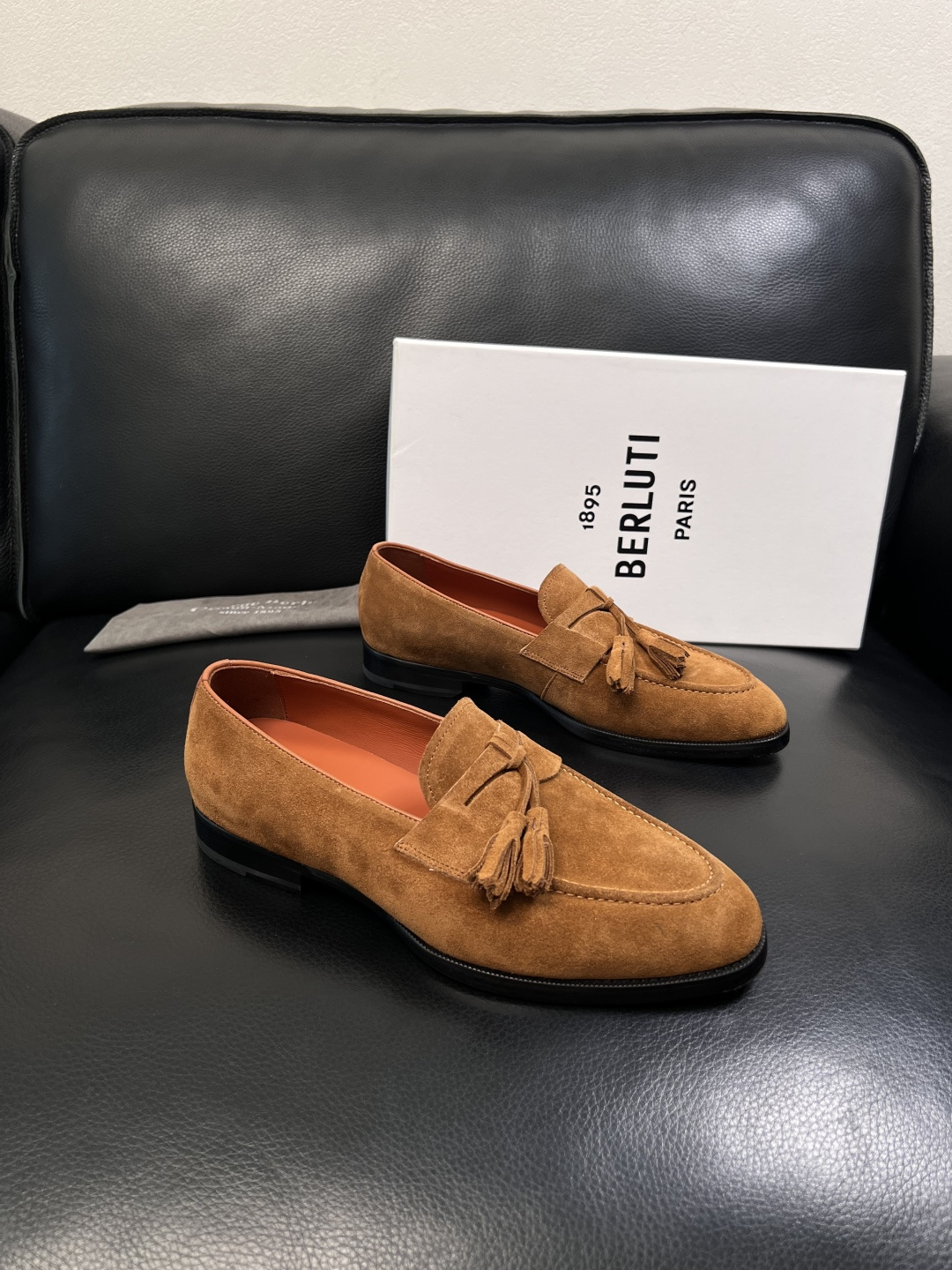 Berluti  高品质  顶级工艺品  布鲁提 专柜同步发售原厂配置，意大利进口牛皮面料，全进口水染牛