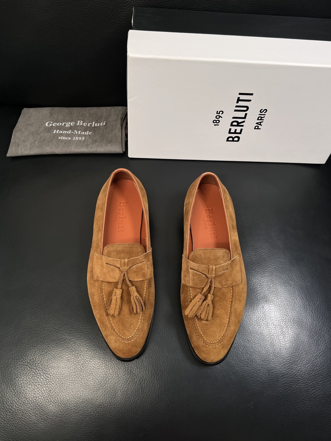 Berluti  高品质  顶级工艺品  布鲁提 专柜同步发售原厂配置，意大利进口牛皮面料，全进口水染牛