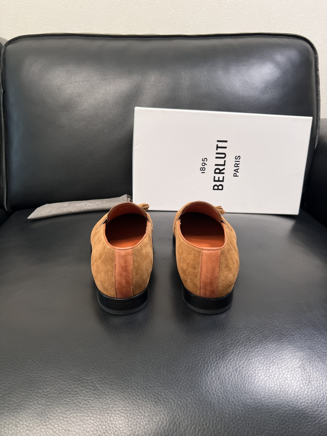 Berluti  高品质  顶级工艺品  布鲁提 专柜同步发售原厂配置，意大利进口牛皮面料，全进口水染牛
