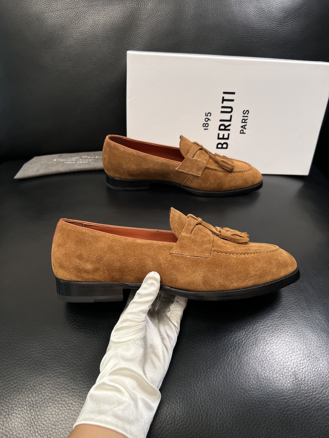 Berluti  高品质  顶级工艺品  布鲁提 专柜同步发售原厂配置，意大利进口牛皮面料，全进口水染牛