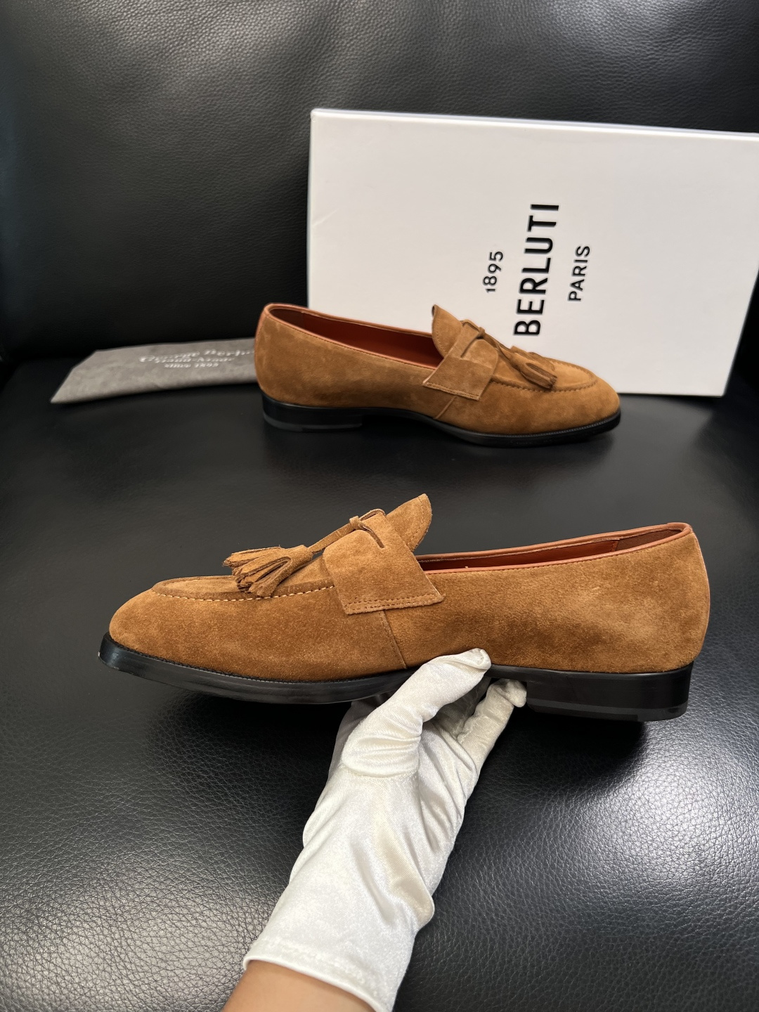Berluti  高品质  顶级工艺品  布鲁提 专柜同步发售原厂配置，意大利进口牛皮面料，全进口水染牛