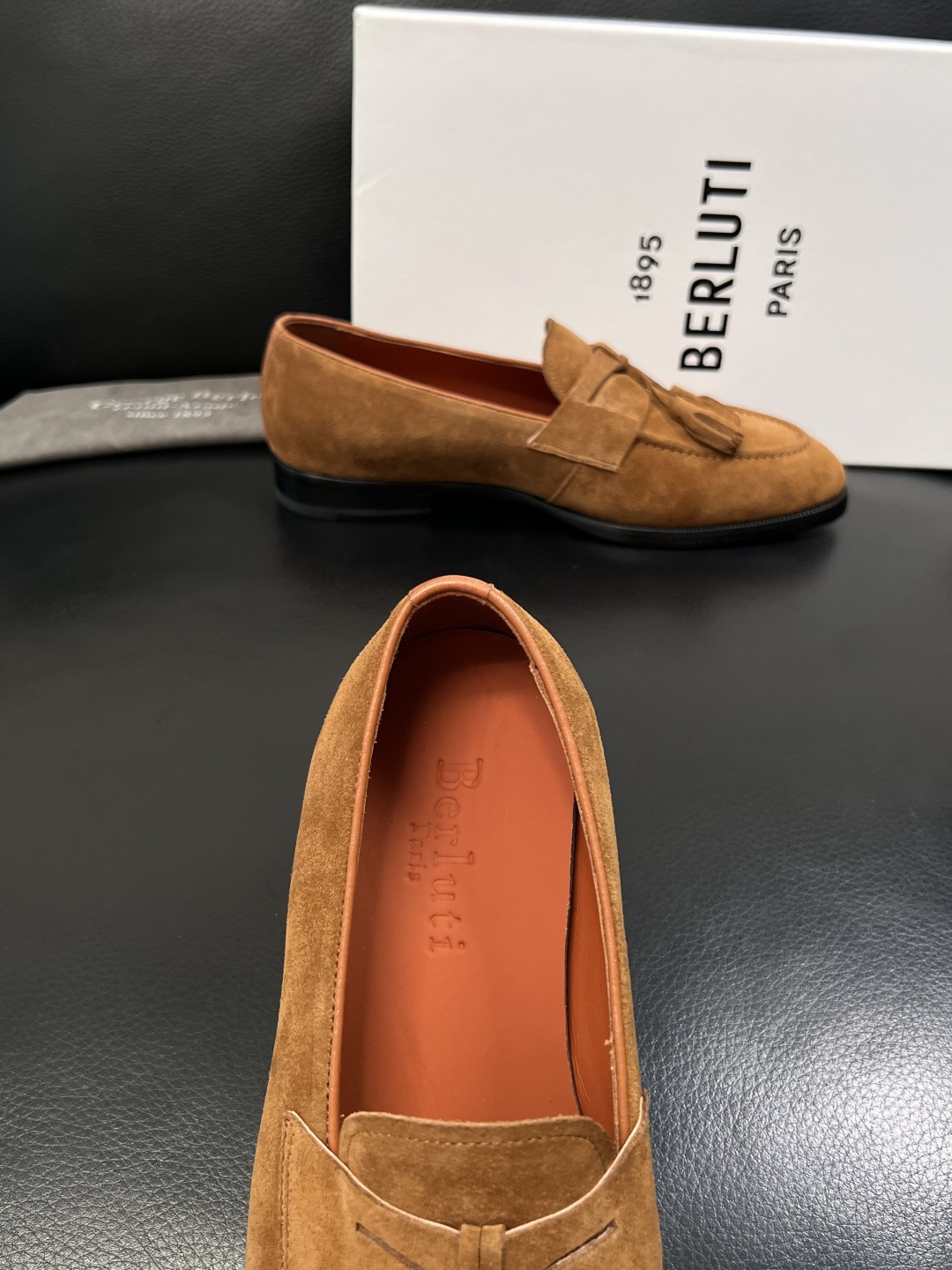Berluti  高品质  顶级工艺品  布鲁提 专柜同步发售原厂配置，意大利进口牛皮面料，全进口水染牛