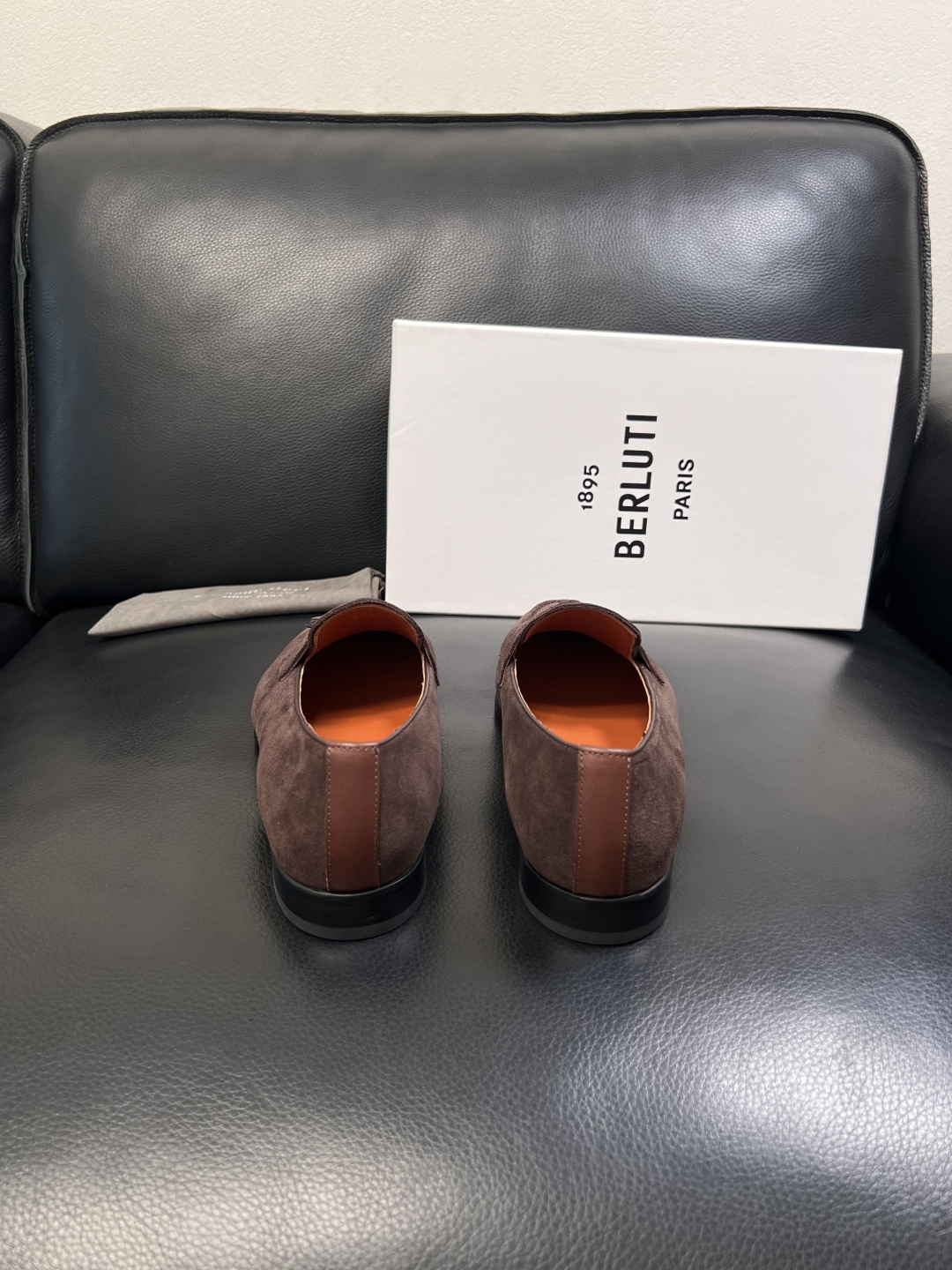 Berluti  高品质  顶级工艺品  布鲁提 专柜同步发售原厂配置，意大利进口牛皮面料，全进口水染牛