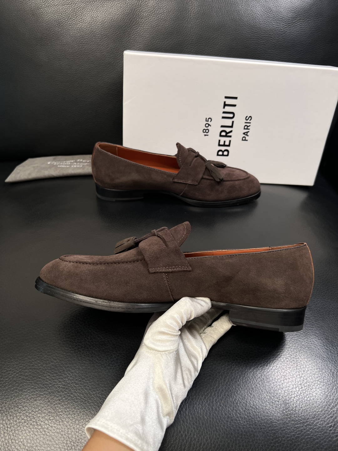 Berluti  高品质  顶级工艺品  布鲁提 专柜同步发售原厂配置，意大利进口牛皮面料，全进口水染牛