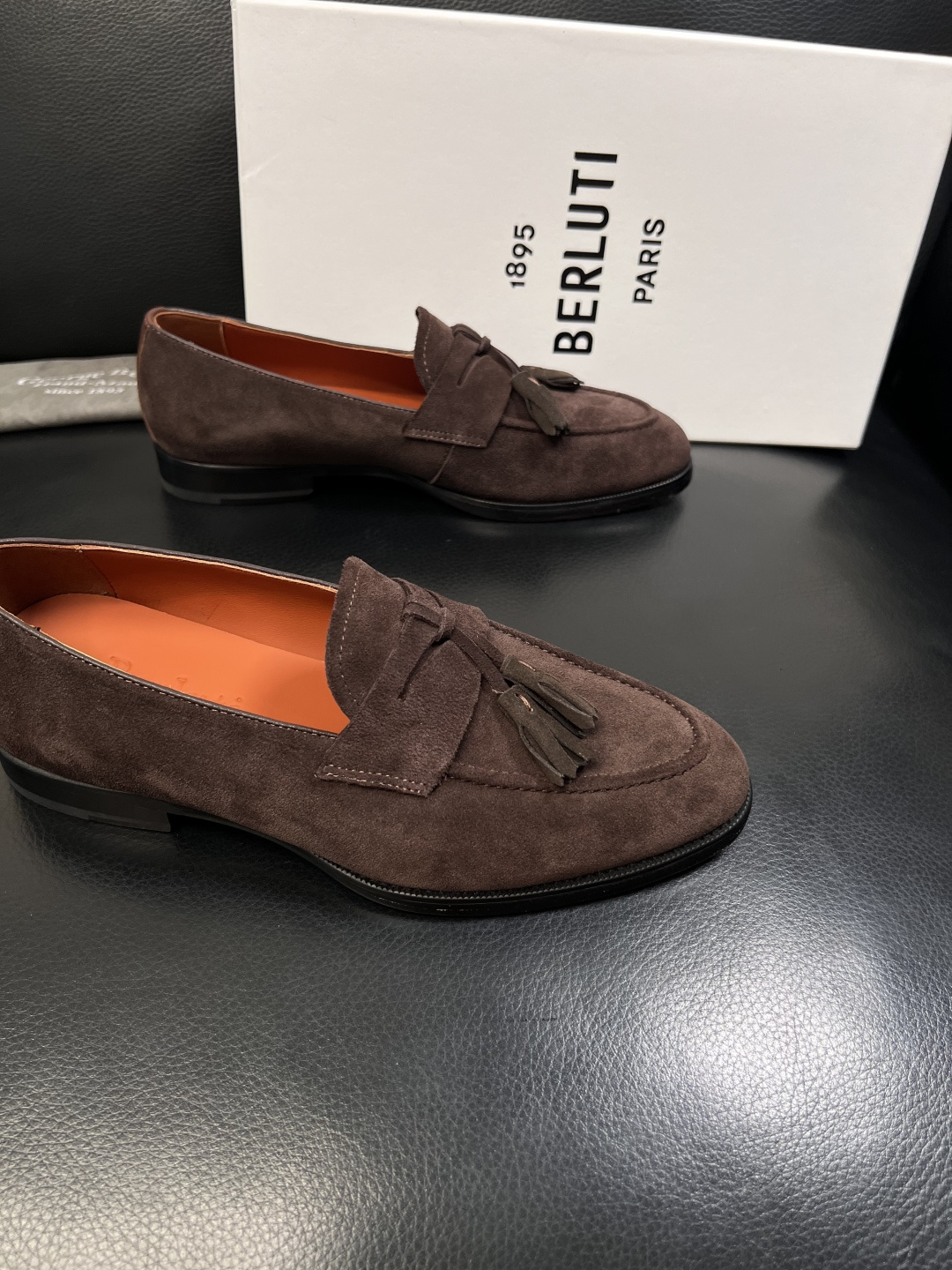 Berluti  高品质  顶级工艺品  布鲁提 专柜同步发售原厂配置，意大利进口牛皮面料，全进口水染牛