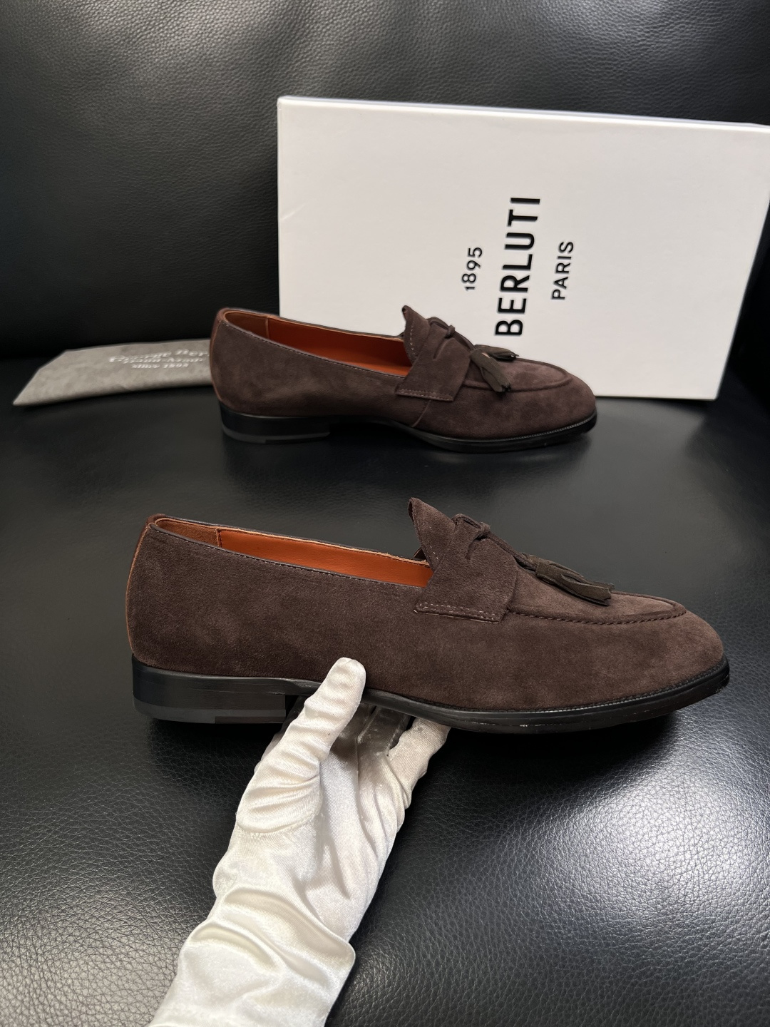 Berluti  高品质  顶级工艺品  布鲁提 专柜同步发售原厂配置，意大利进口牛皮面料，全进口水染牛