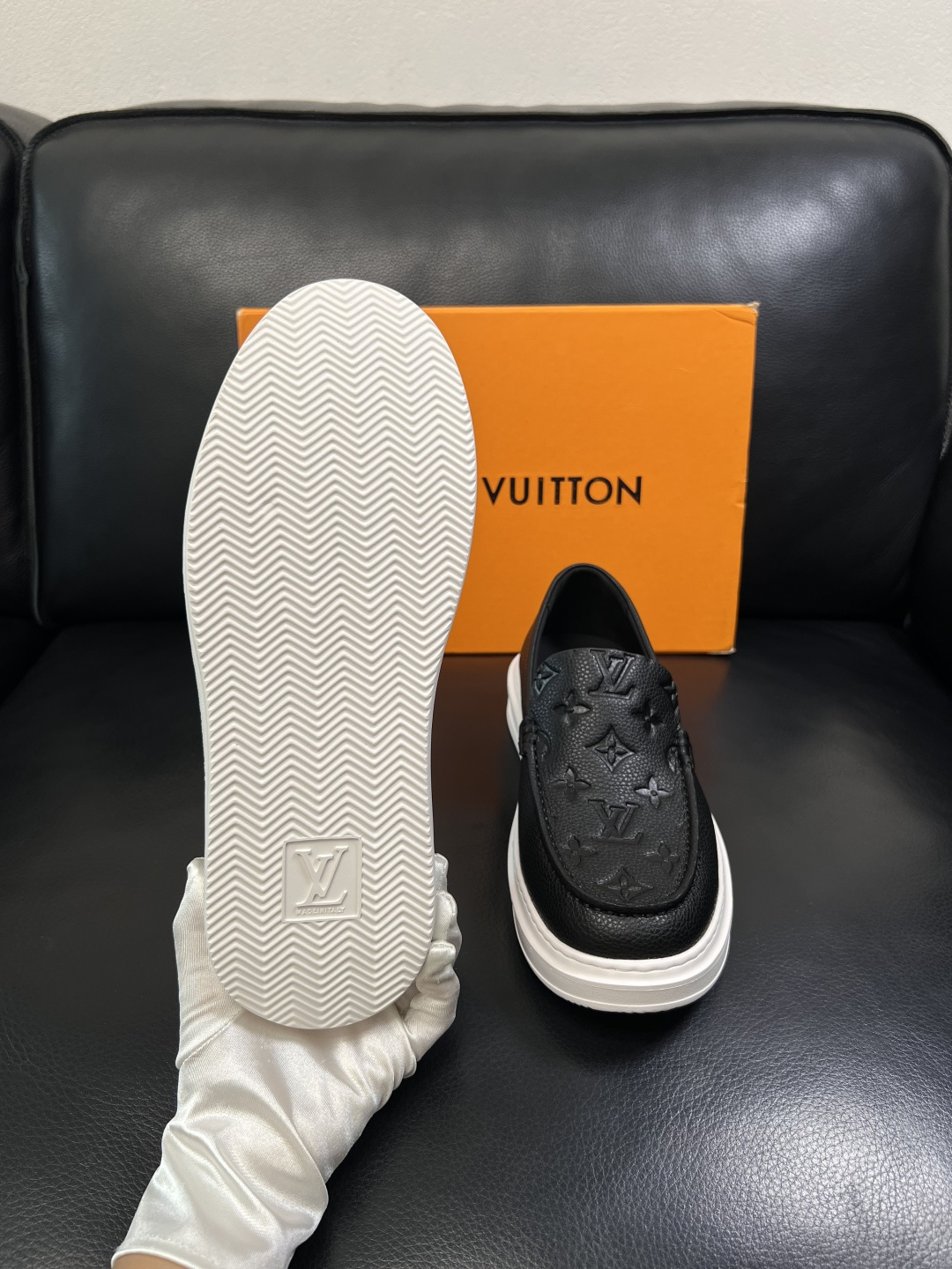 Lv  高品质  顶级工艺品  路易威登，运动板鞋专柜同步，鞋面意大利进口，高品质拼接缤纷色彩复杂工艺品