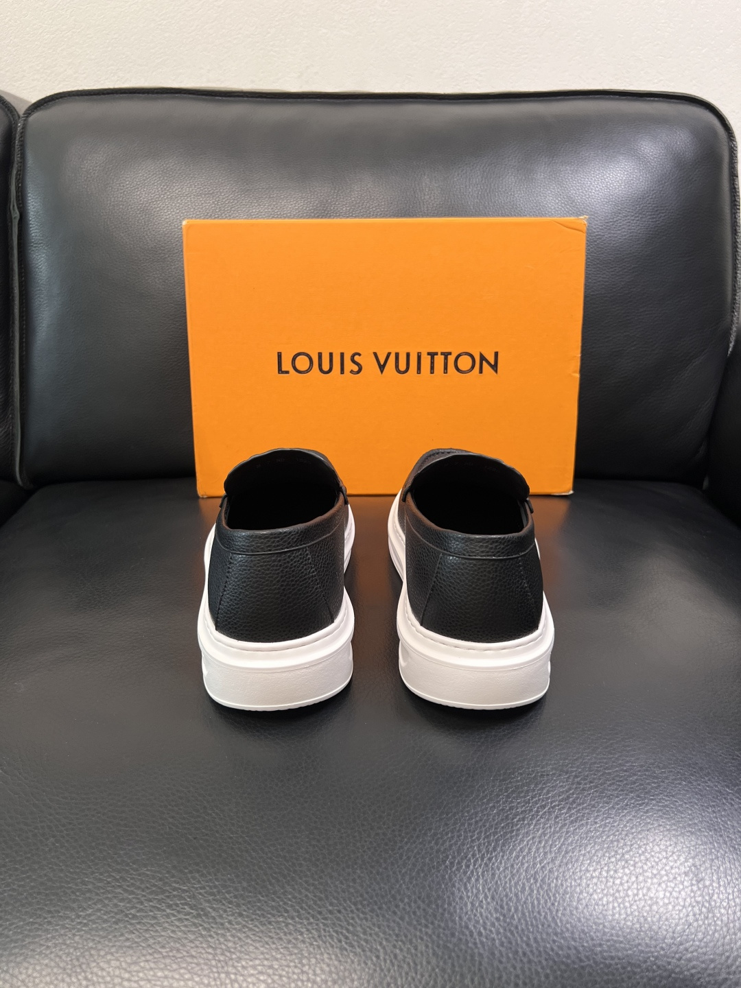 Lv  高品质  顶级工艺品  路易威登，运动板鞋专柜同步，鞋面意大利进口，高品质拼接缤纷色彩复杂工艺品